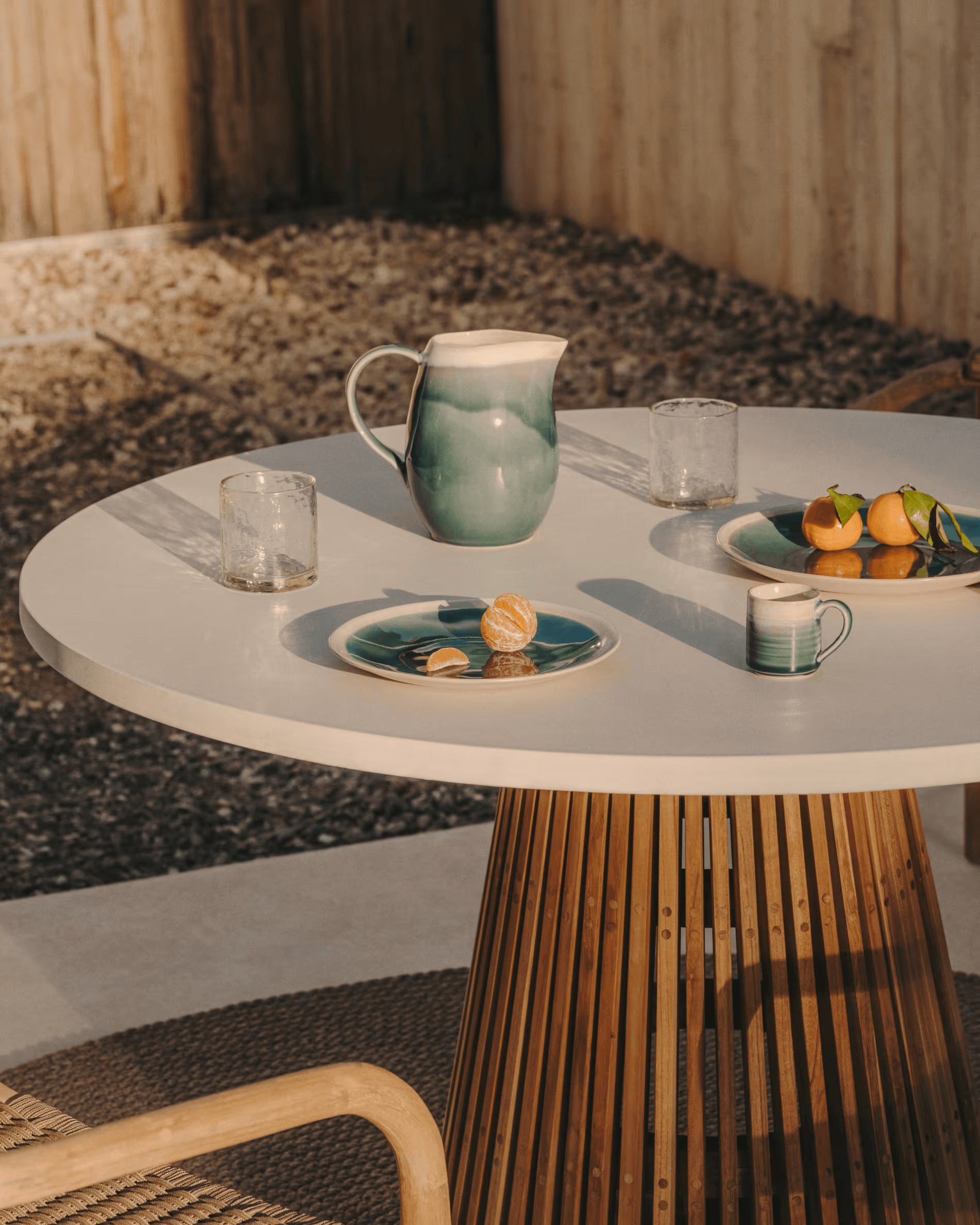 Stół ogrodowy ALCAUFAR biały cement La Forma Eye on Design