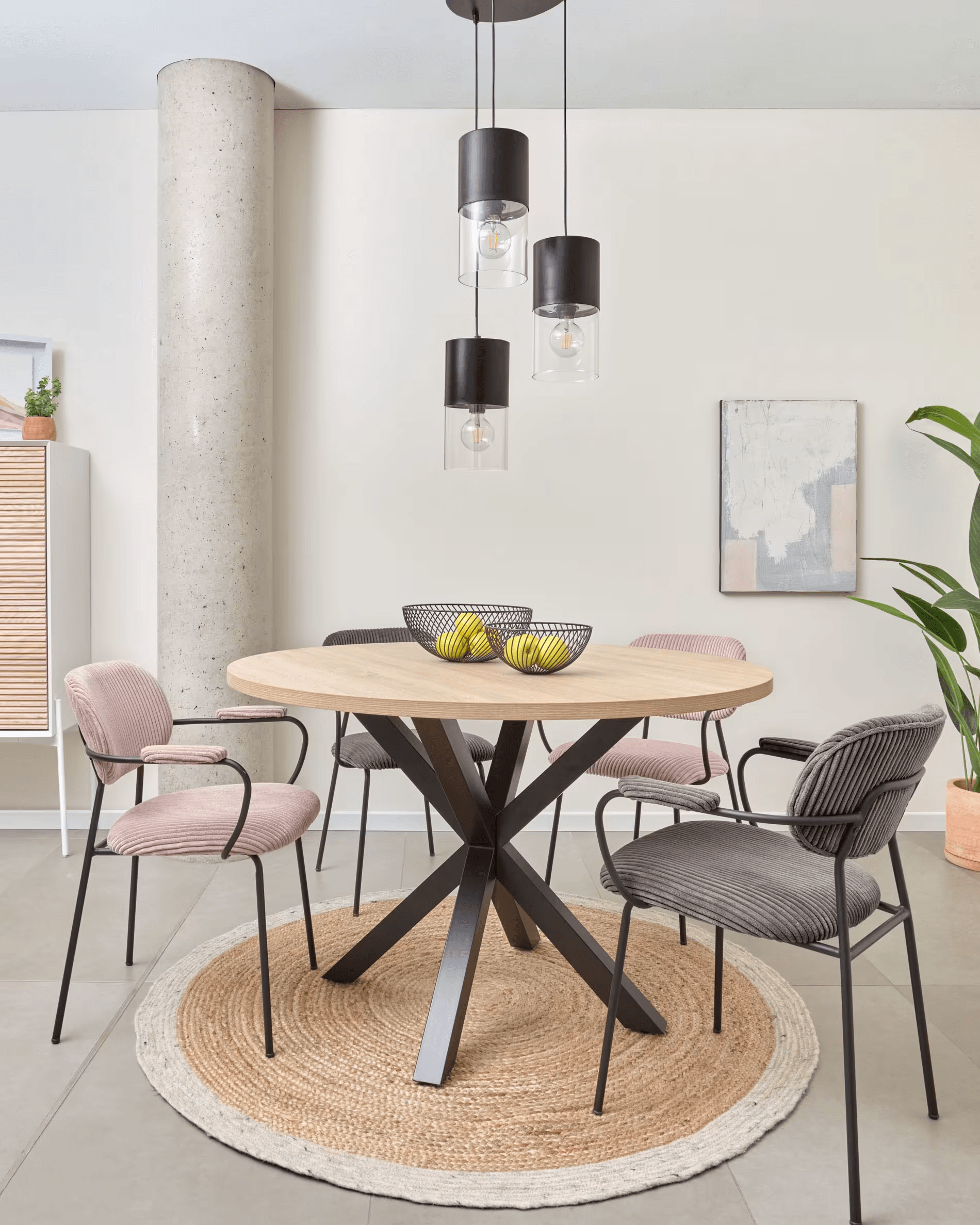 Stół okrągły ARGO drewniany blat z czarną podstawą La Forma Eye on Design