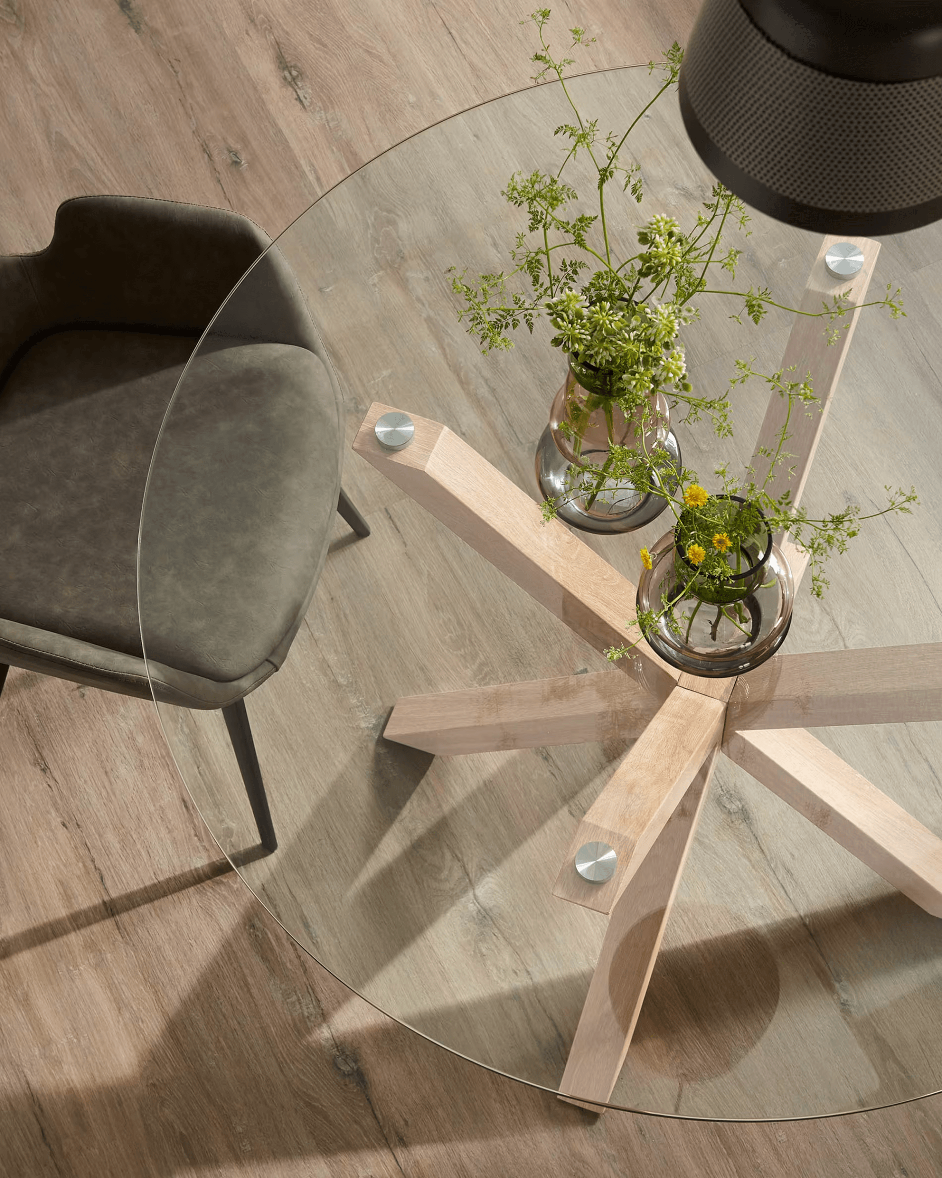 Stół okrągły ARGO szklany z drewnianą podstawą La Forma Eye on Design