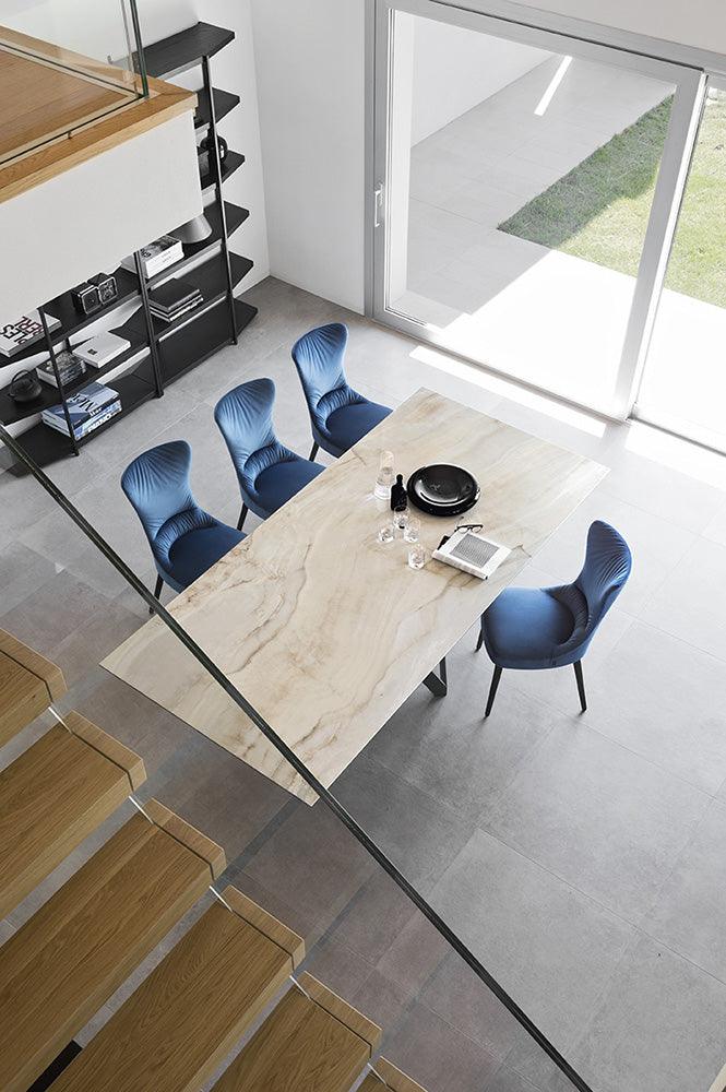 Stół prostokątny CARTESIO piaskowy marmur z metalową podstawą Calligaris Eye on Design