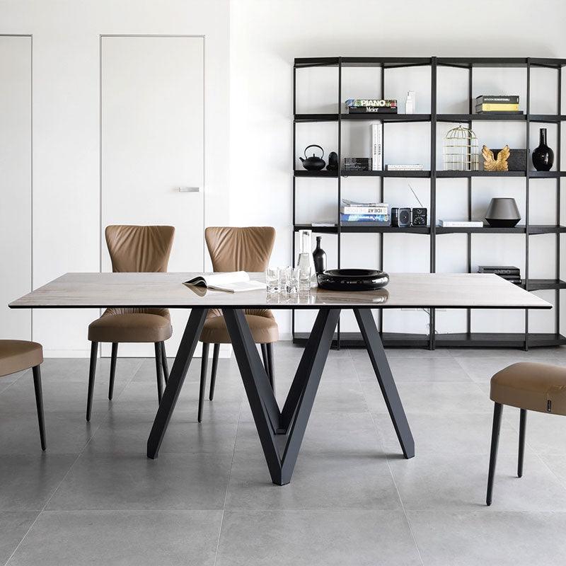 Stół prostokątny CARTESIO piaskowy marmur z metalową podstawą Calligaris Eye on Design