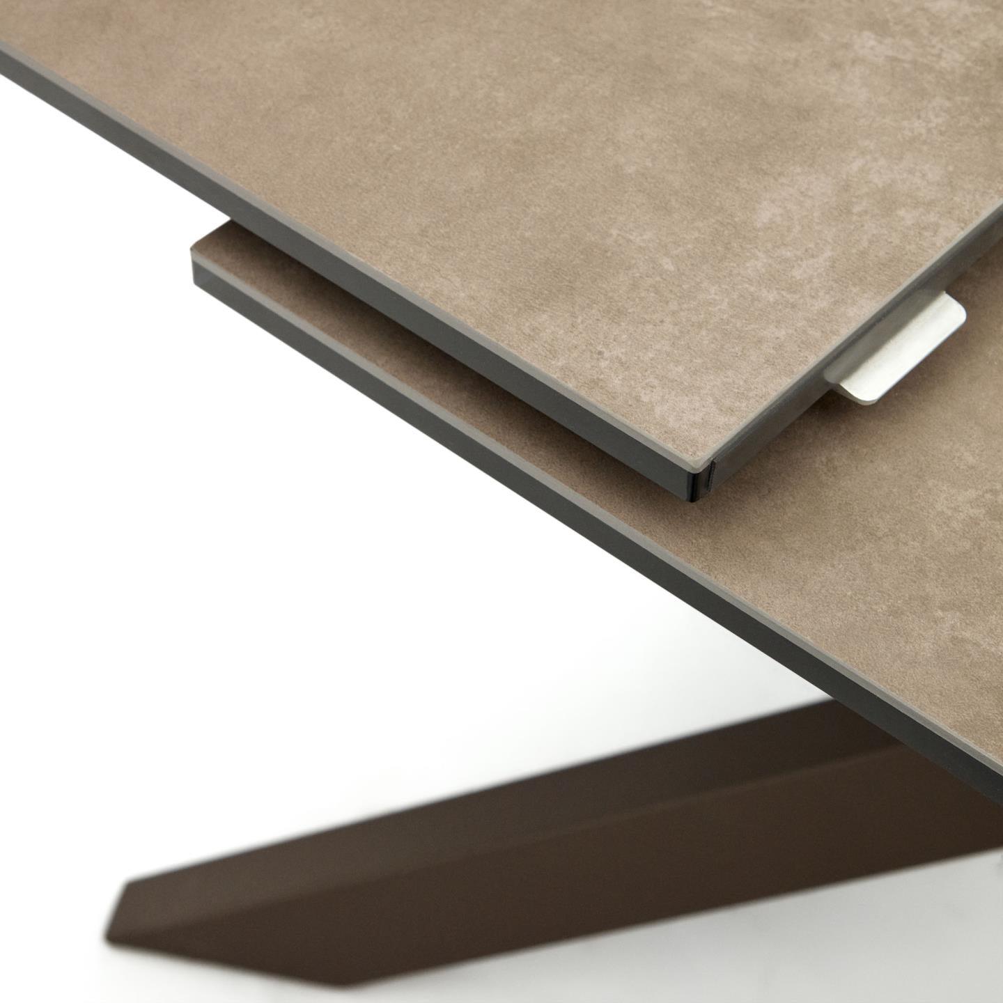 Stół rozkładany ATMINDA porcelanowy blat z brązową podstawą La Forma Eye on Design