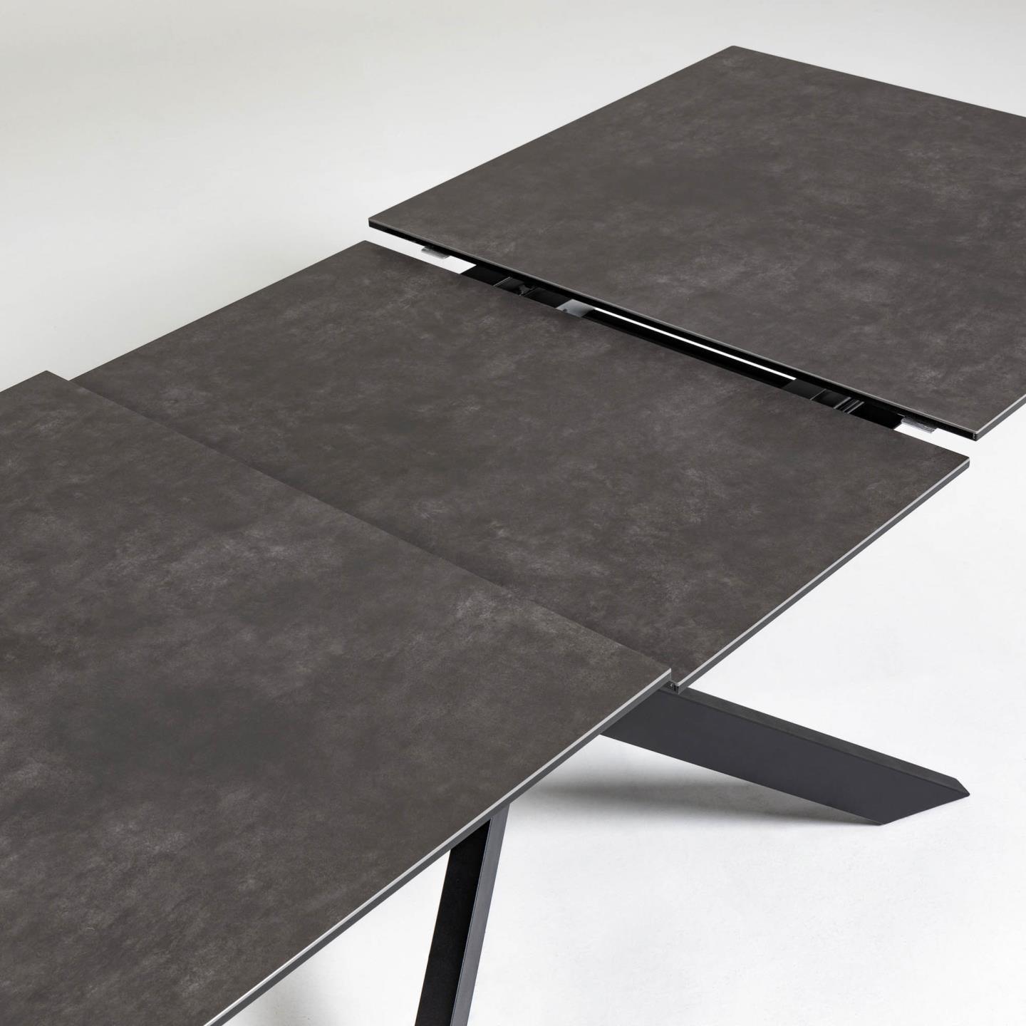 Stół rozkładany ATMINDA porcelanowy blat z czarną podstawą La Forma Eye on Design