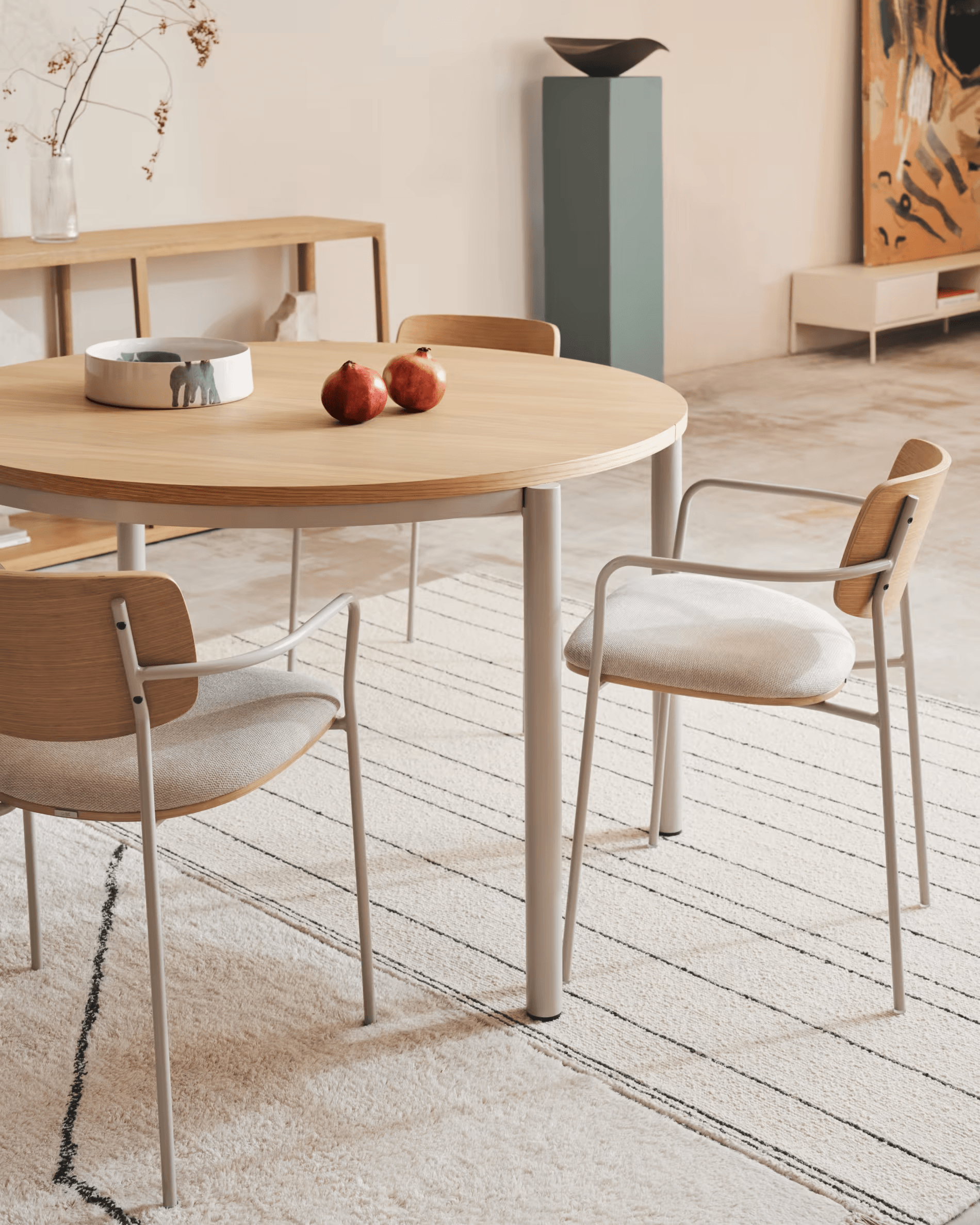 Stół rozkładany MONTUIRI fornir dębowy z szarą podstawą La Forma Eye on Design