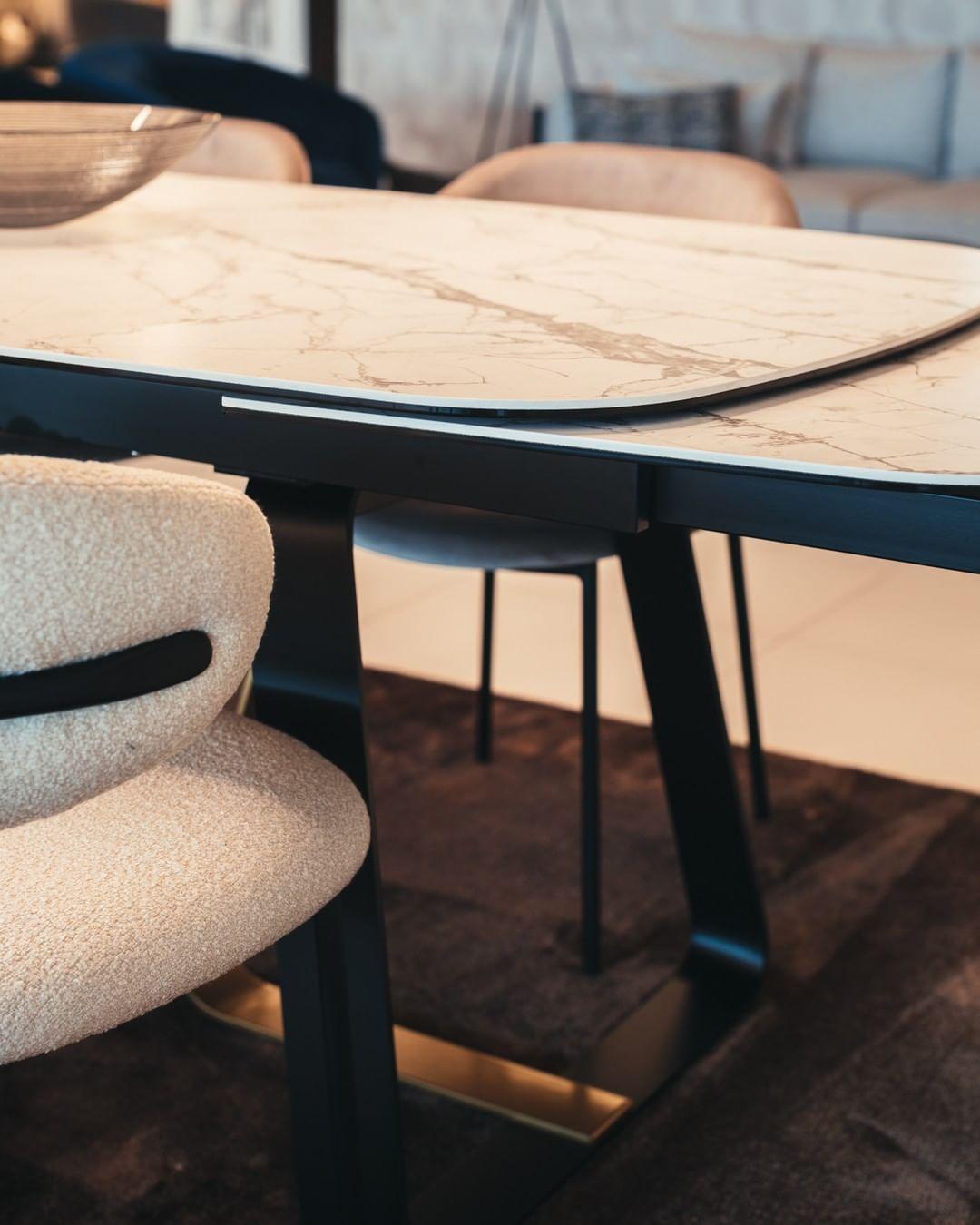 Stół rozkładany SUNSHINE czarny marmur Calligaris Eye on Design