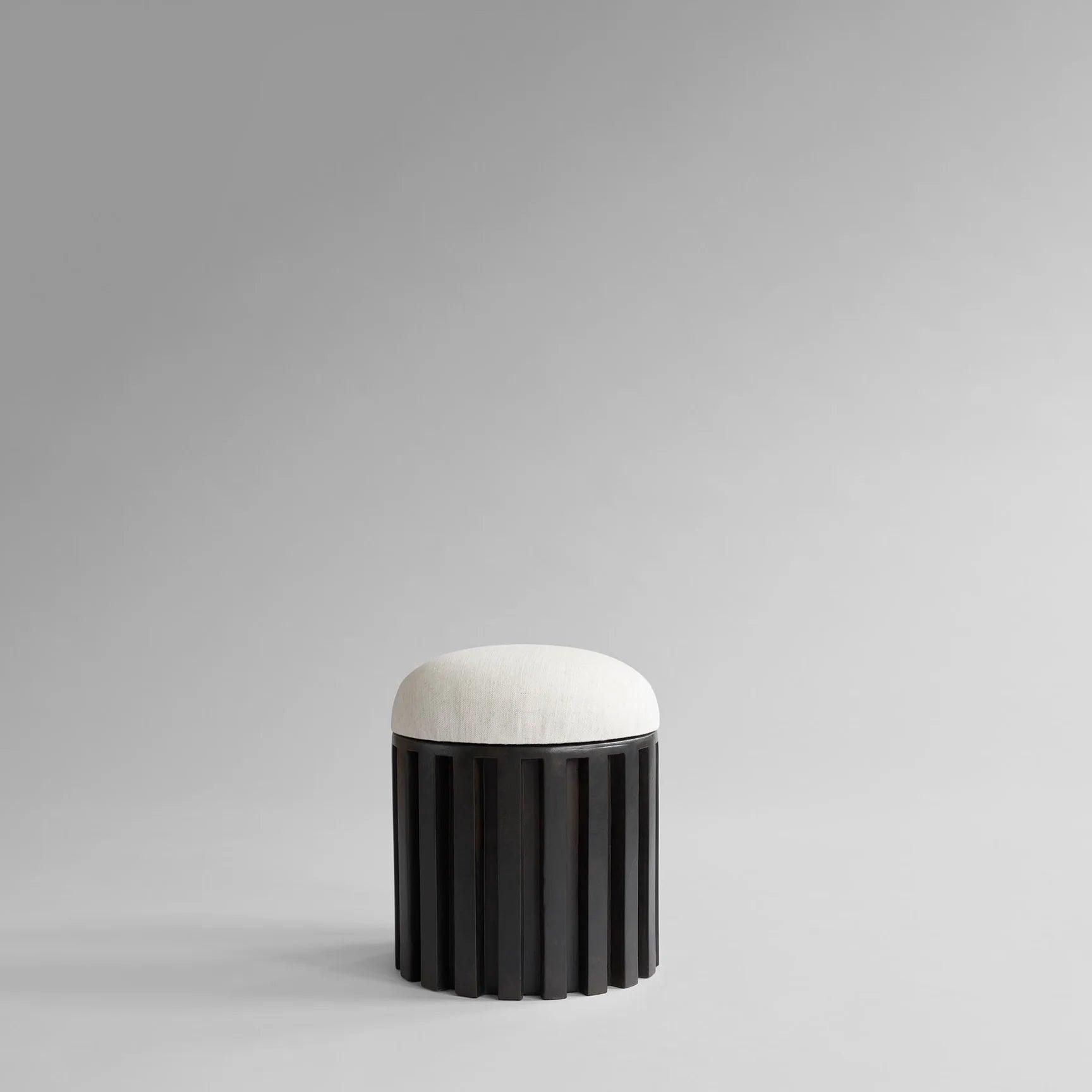 Stołek TRIBU kremowy z ciemnobrązową podstawą 101 Copenhagen Eye on Design