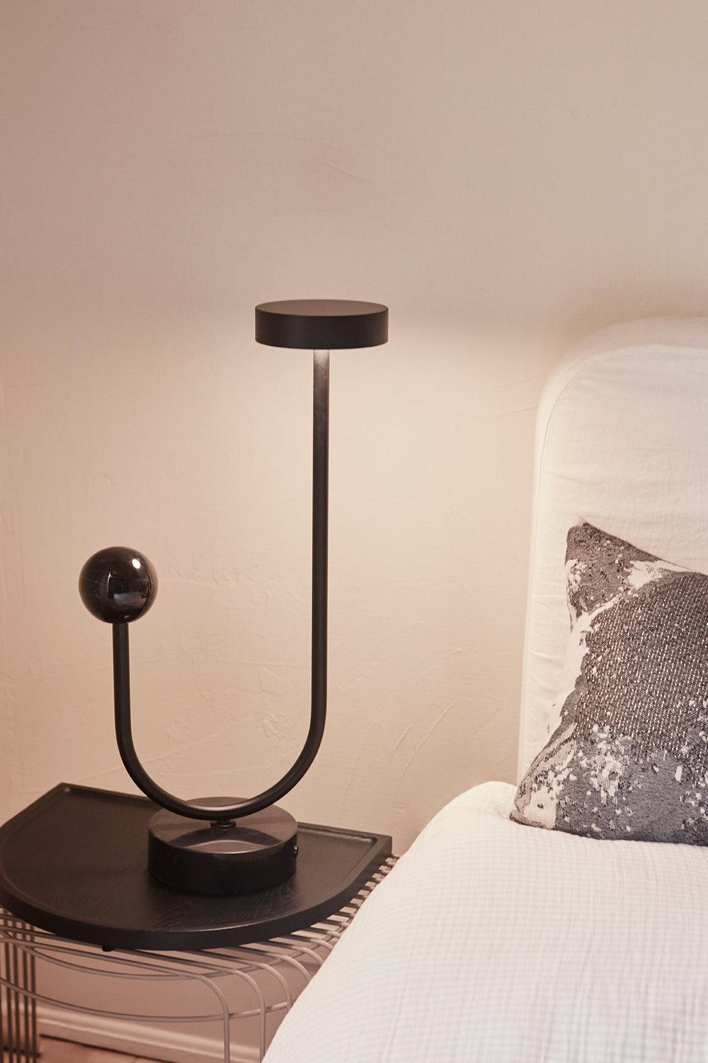 Stolik boczny CURVA srebrny AYTM Eye on Design