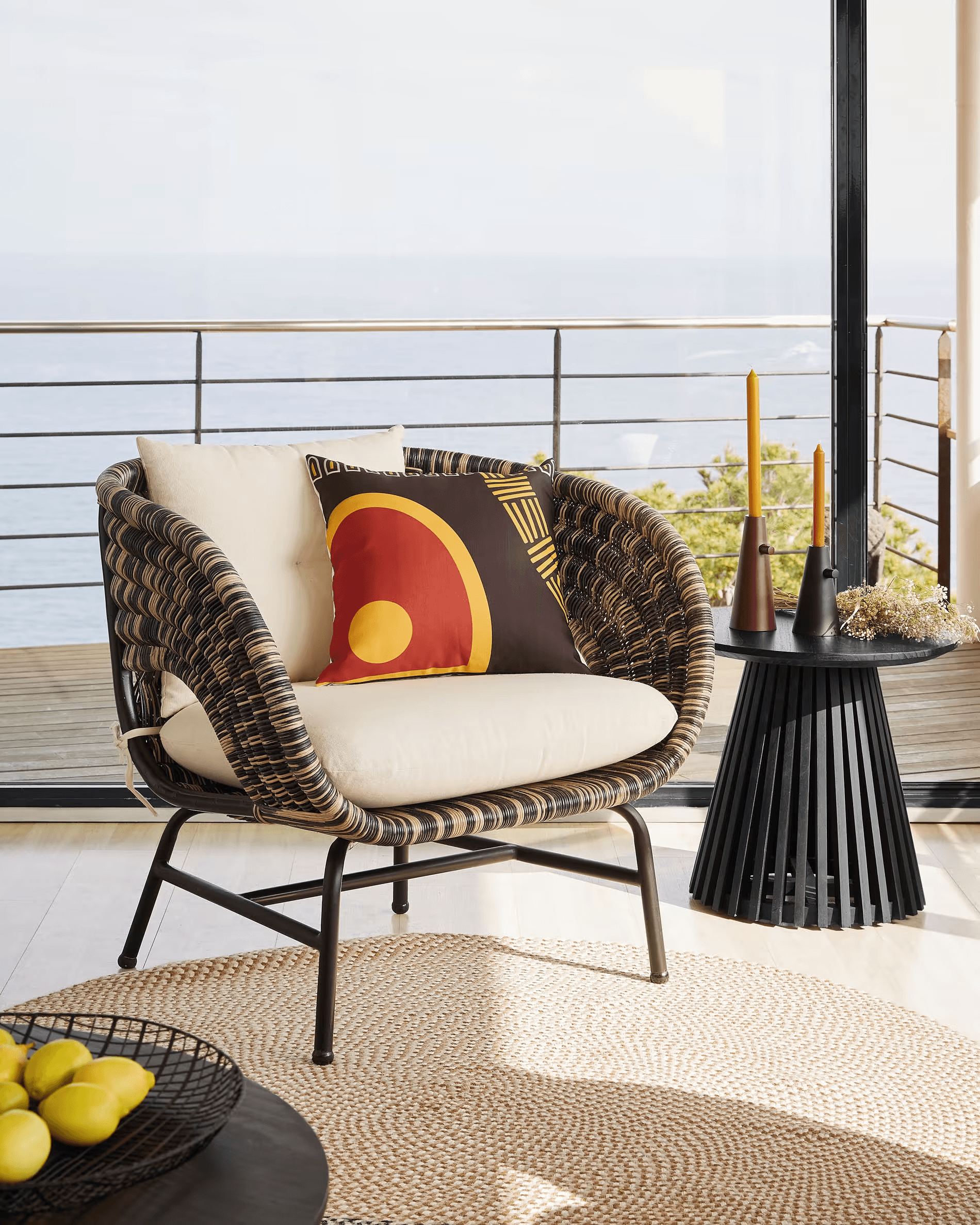 Stolik boczny JEANETTE czarne drewno mindi La Forma Eye on Design