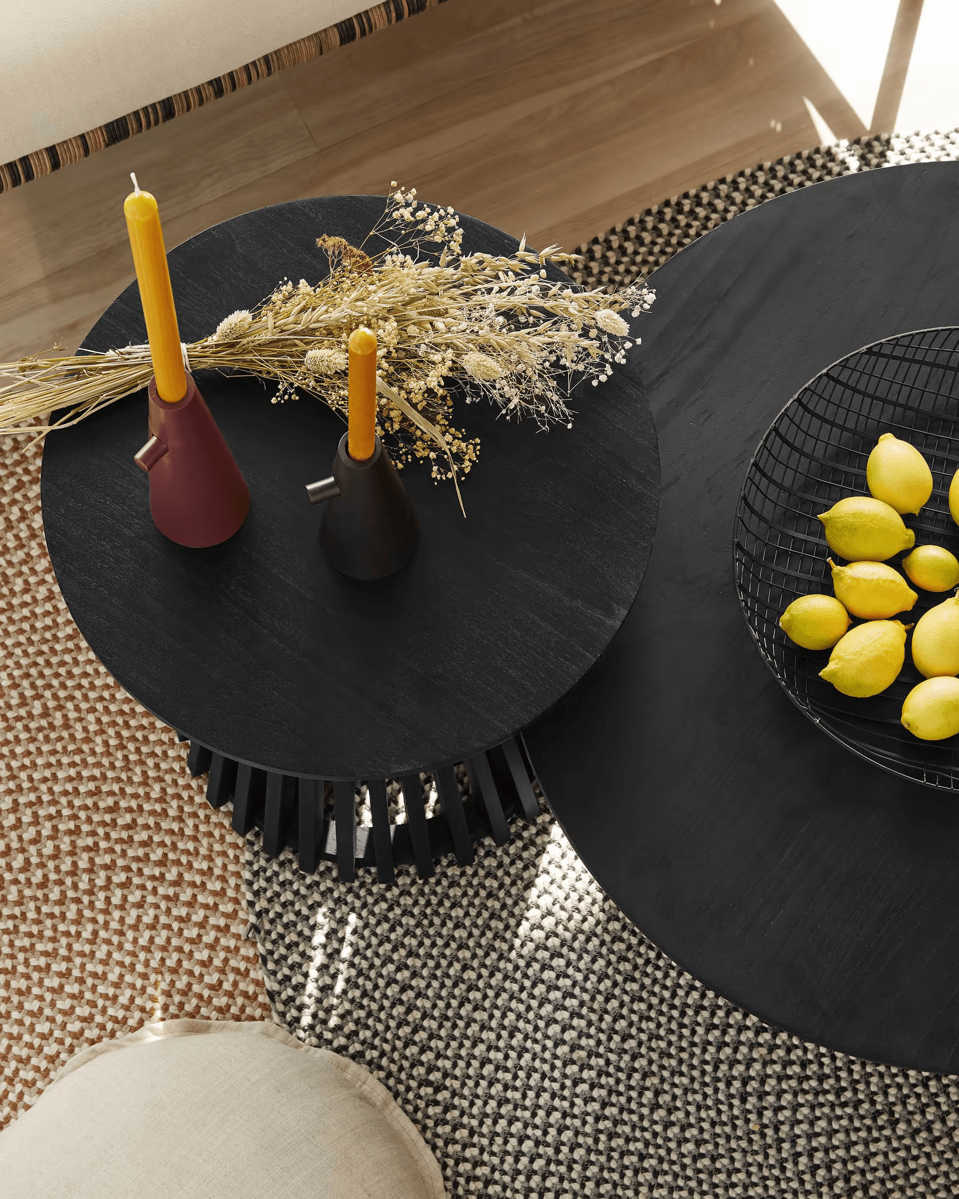 Stolik boczny JEANETTE czarne drewno mindi La Forma Eye on Design