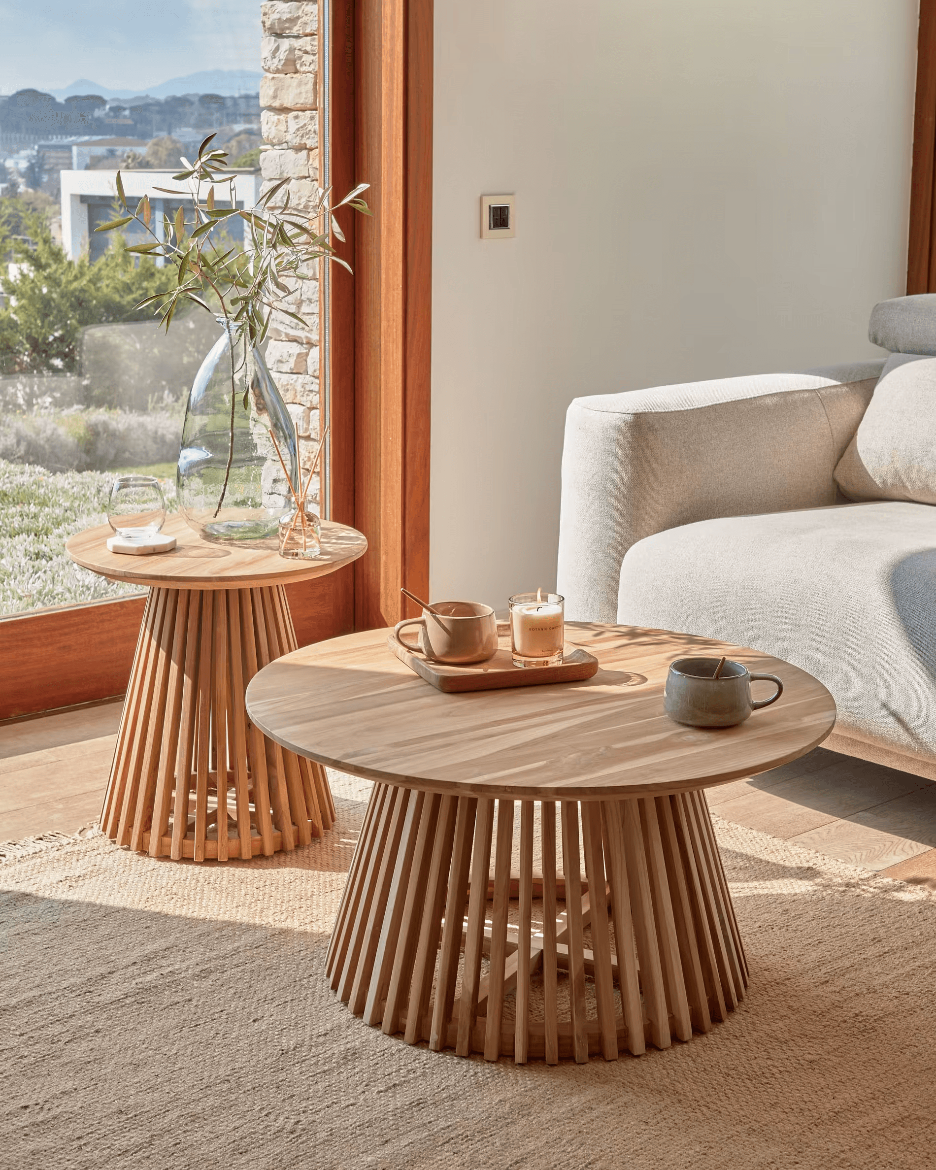Stolik boczny JEANETTE lite drewno tekowe La Forma Eye on Design