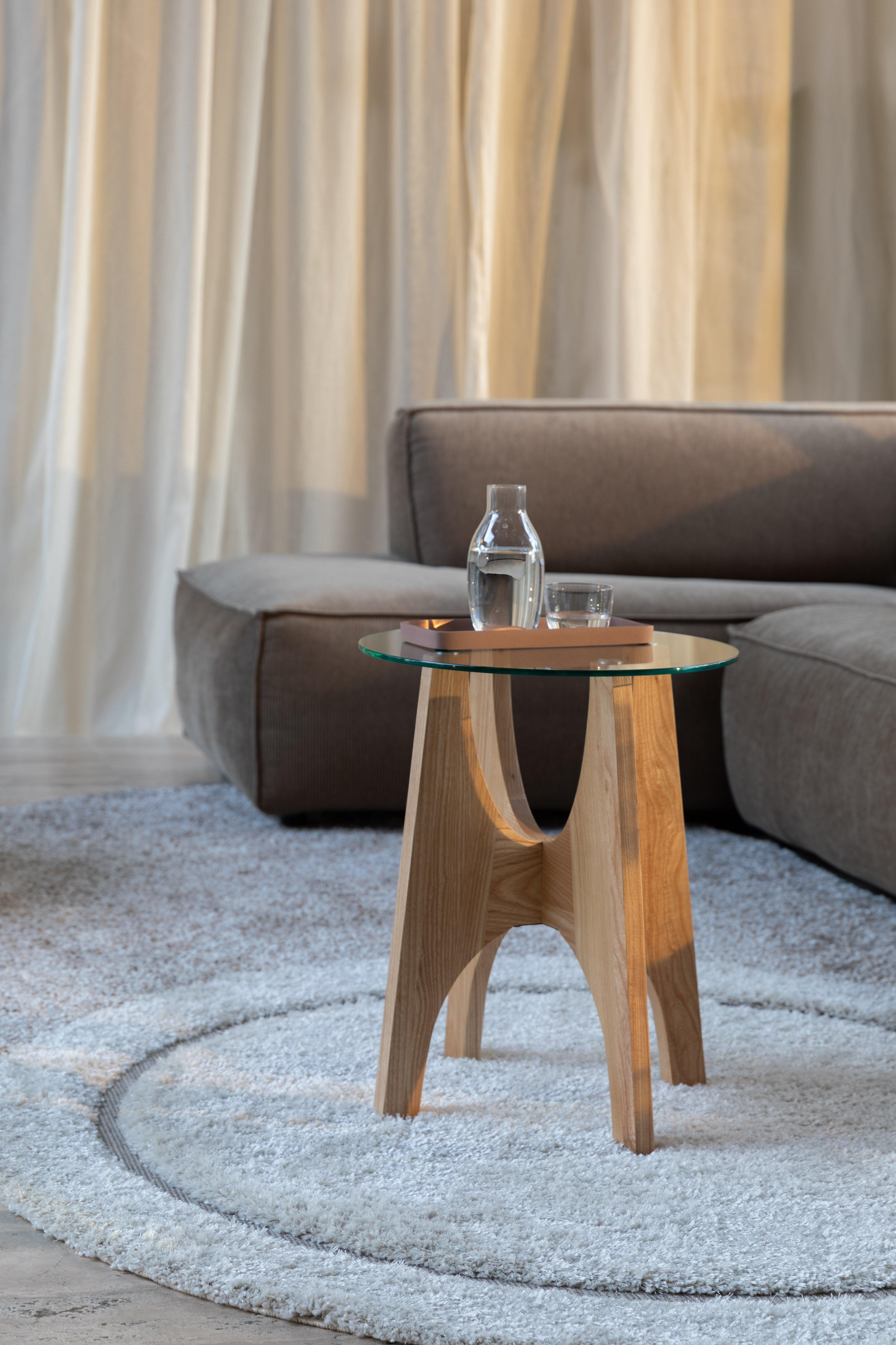 Stolik boczny KOBE drewno jesionowe Zuiver Eye on Design