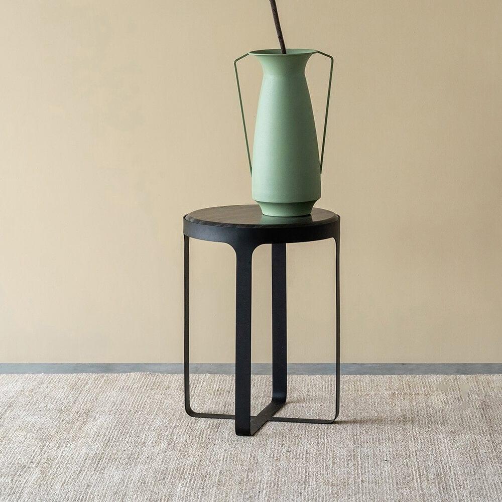 Stolik boczny STONER czarny Pols Potten Eye on Design