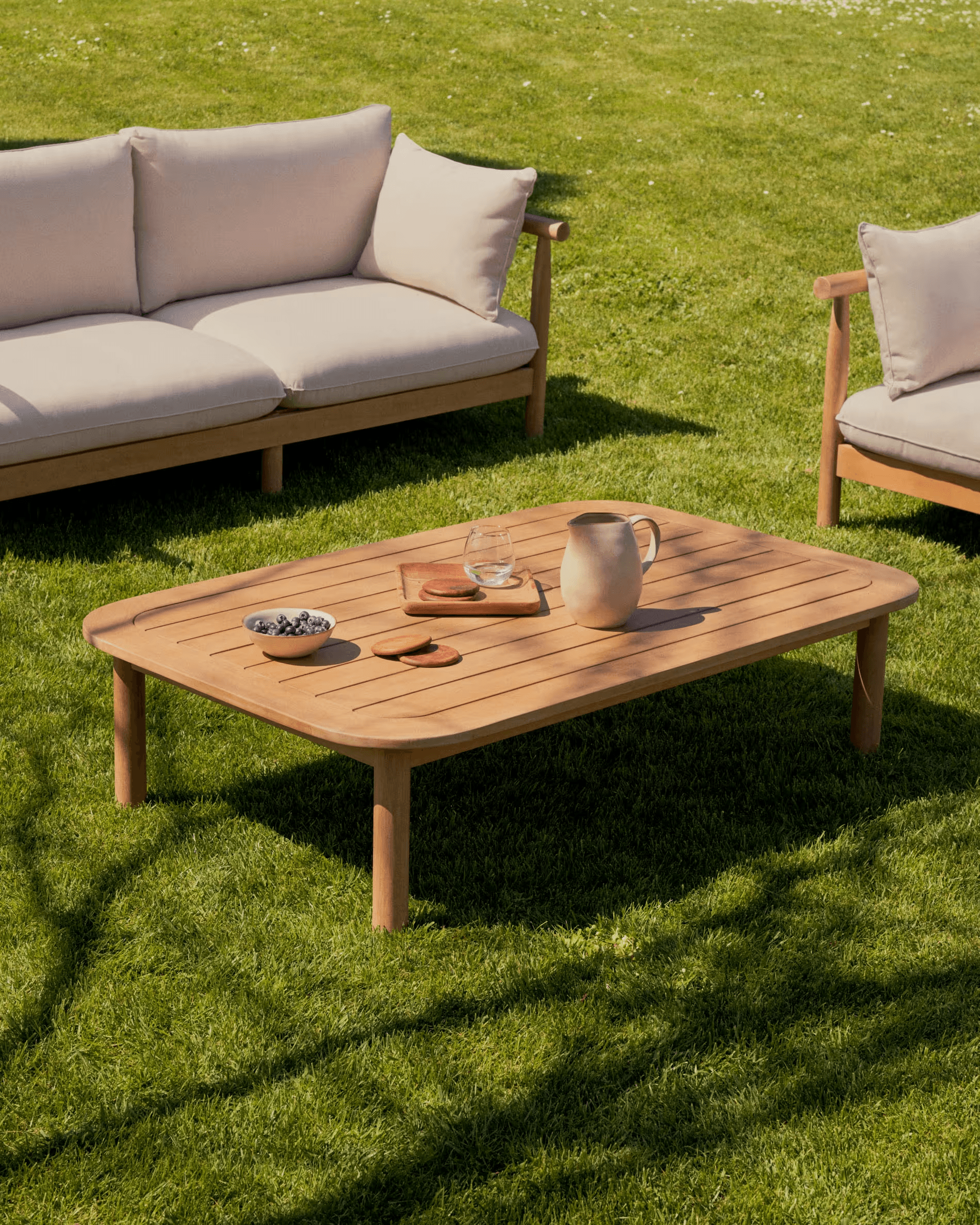 Stolik kawowy ogrodowy SACOVA lite drewno eukaliptusowe La Forma Eye on Design