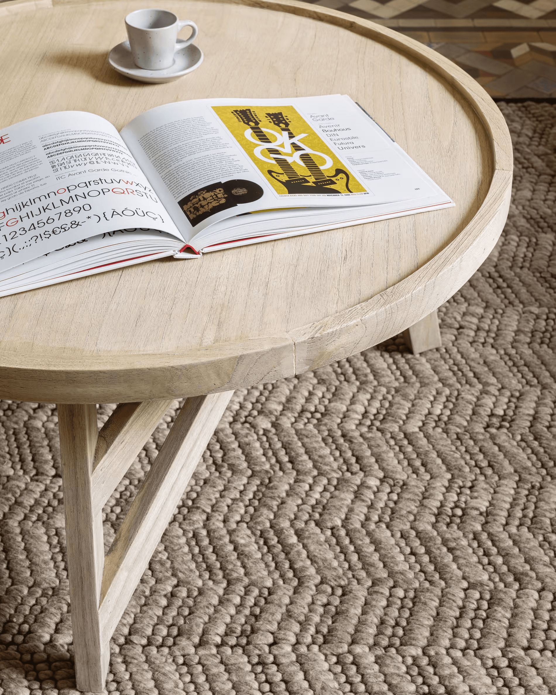 Stolik kawowy TENDA lite drewno mindi La Forma Eye on Design