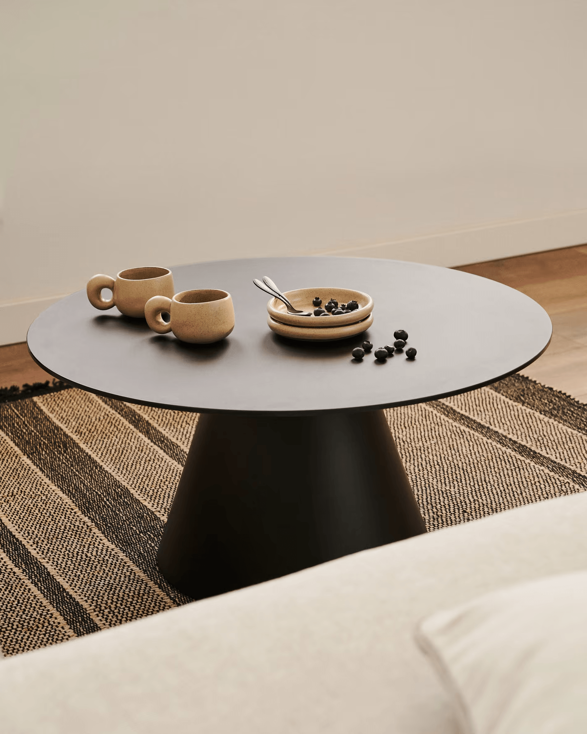 Stolik kawowy WILSHIRE czarny La Forma Eye on Design