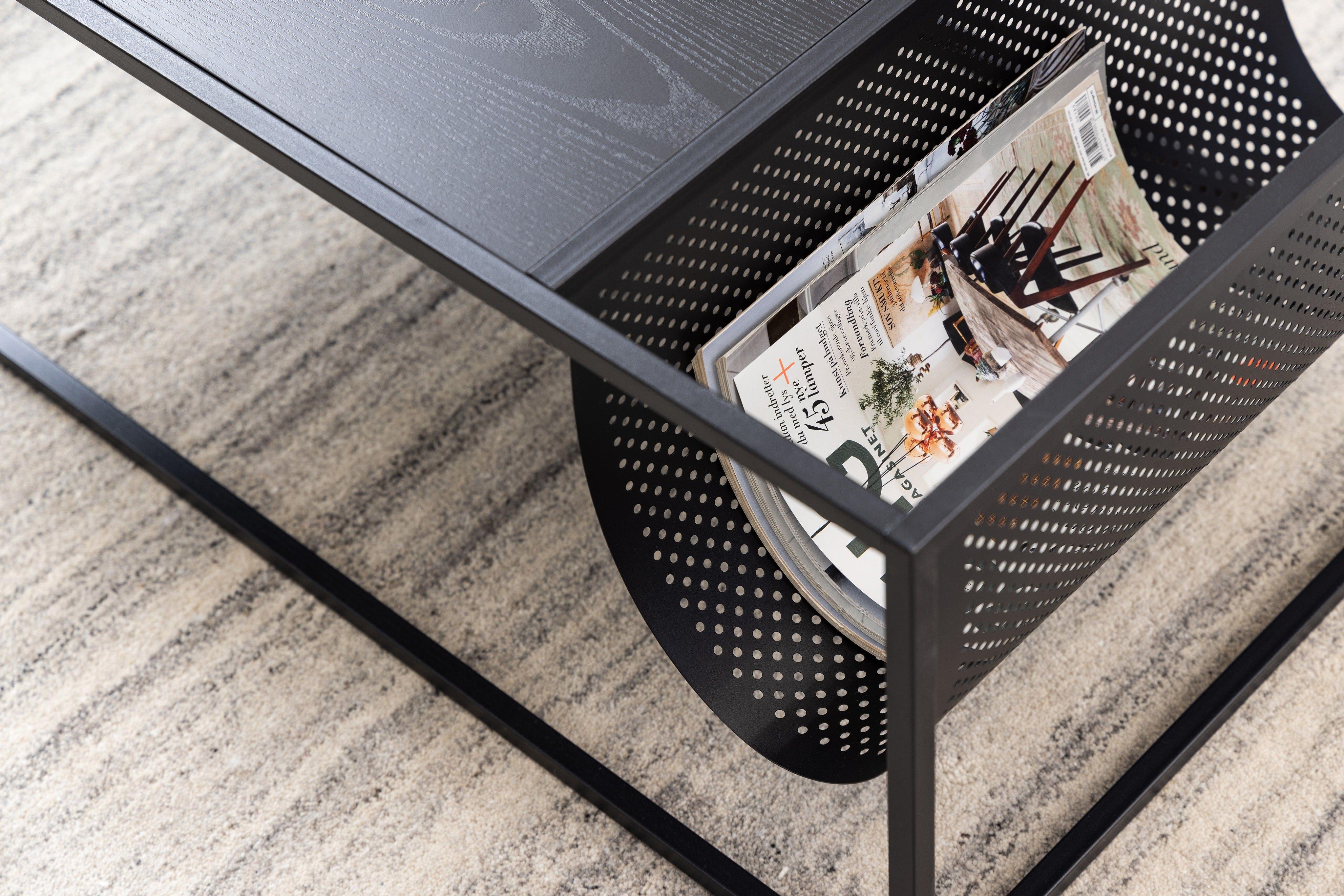 Stolik kawowy z miejscem na gazety SEAFORD czarny Home Essentials Eye on Design