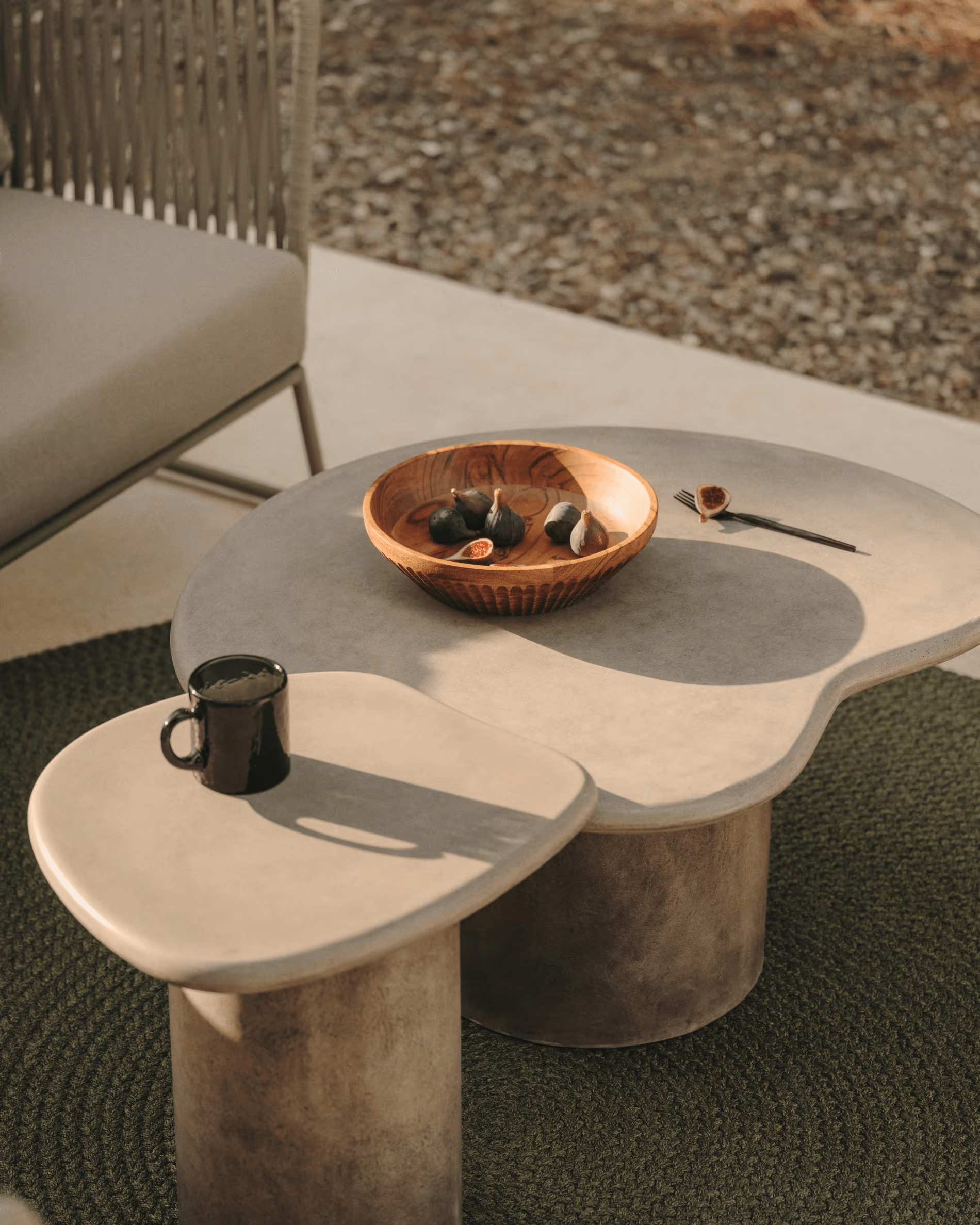 Stolik kawowy zewnętrzny MACARELLA szary cement La Forma Eye on Design