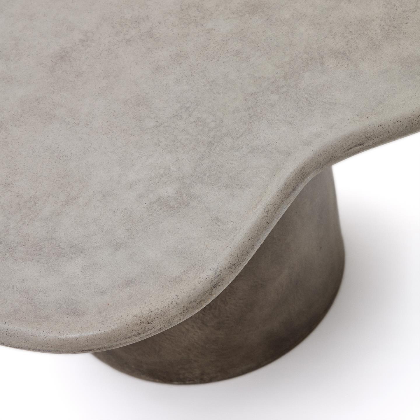 Stolik kawowy zewnętrzny MACARELLA szary cement La Forma Eye on Design