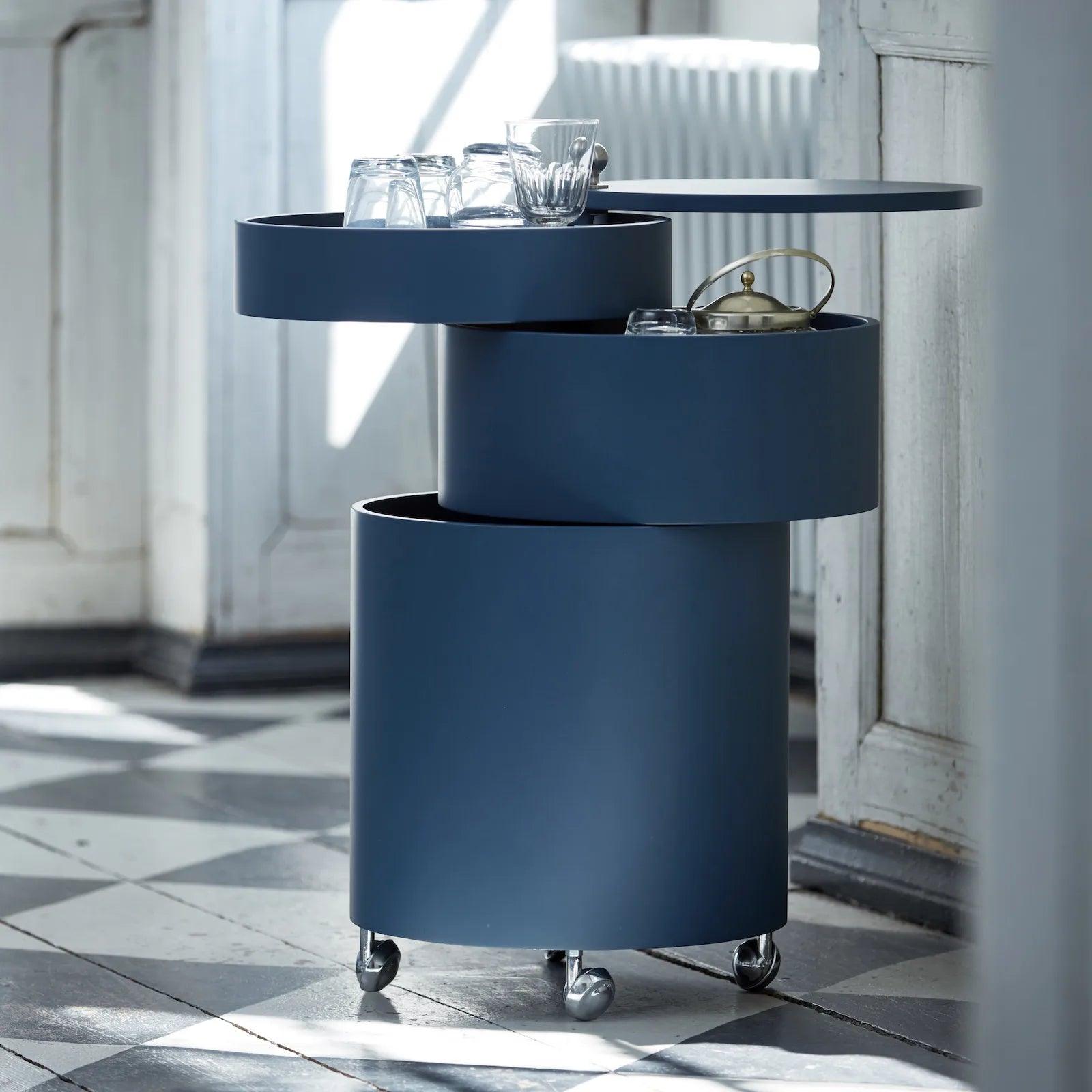Stolik na kółkach BARBOY niebieski Verpan Eye on Design