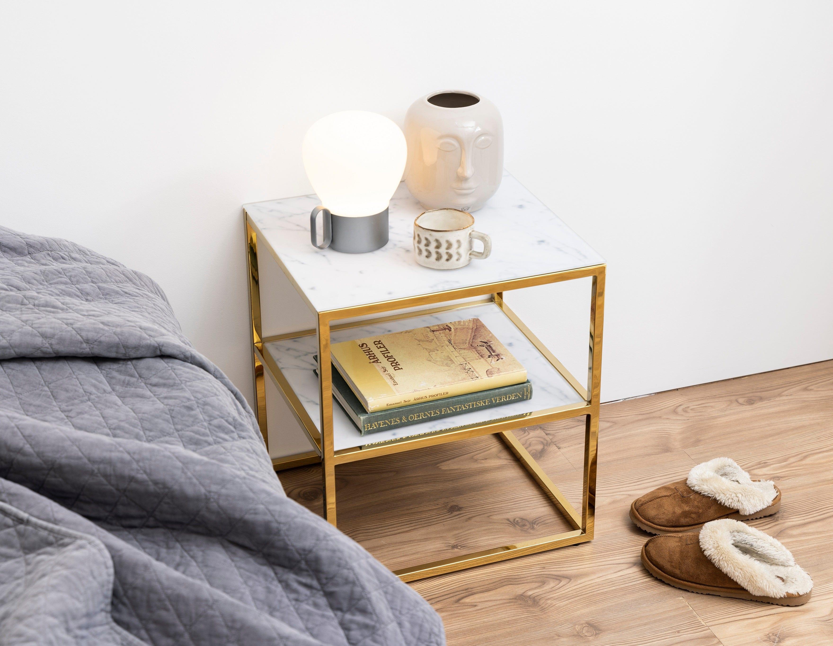 Stolik nocny THILO złoty Home Essentials Eye on Design