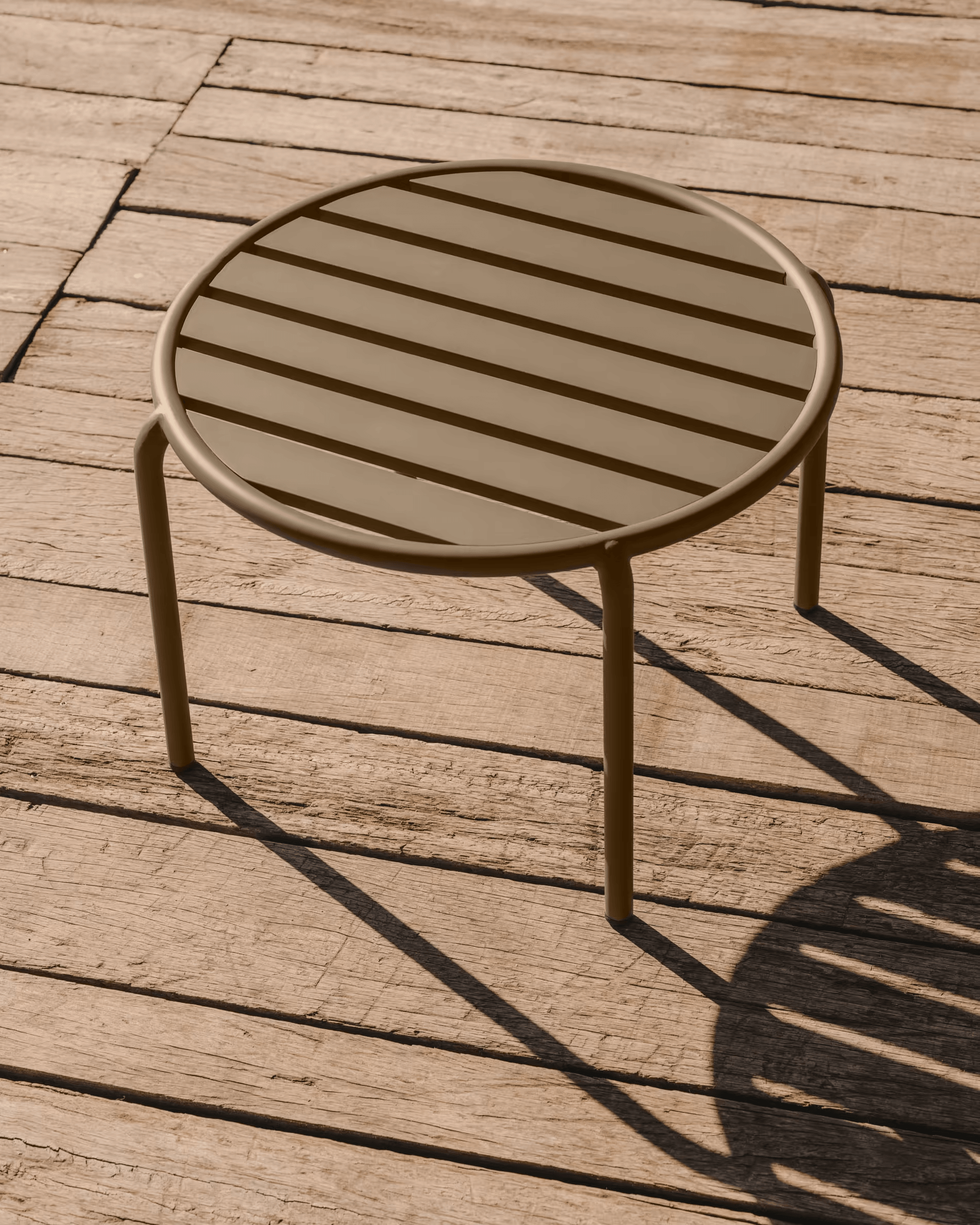 Stolik pomocniczy ogrodowy JONCOLS szary La Forma Eye on Design