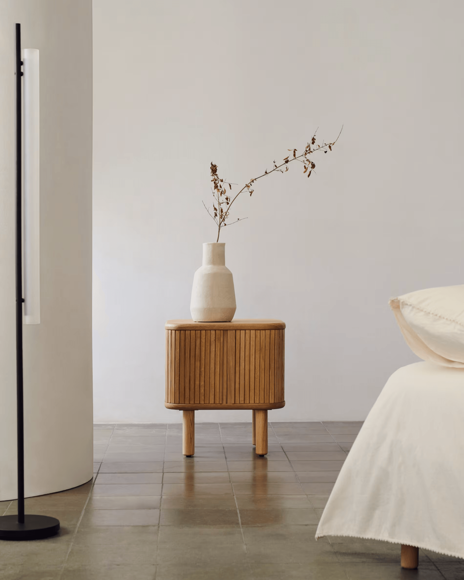 Szafka nocna MAILEN okleina jesionowa La Forma Eye on Design
