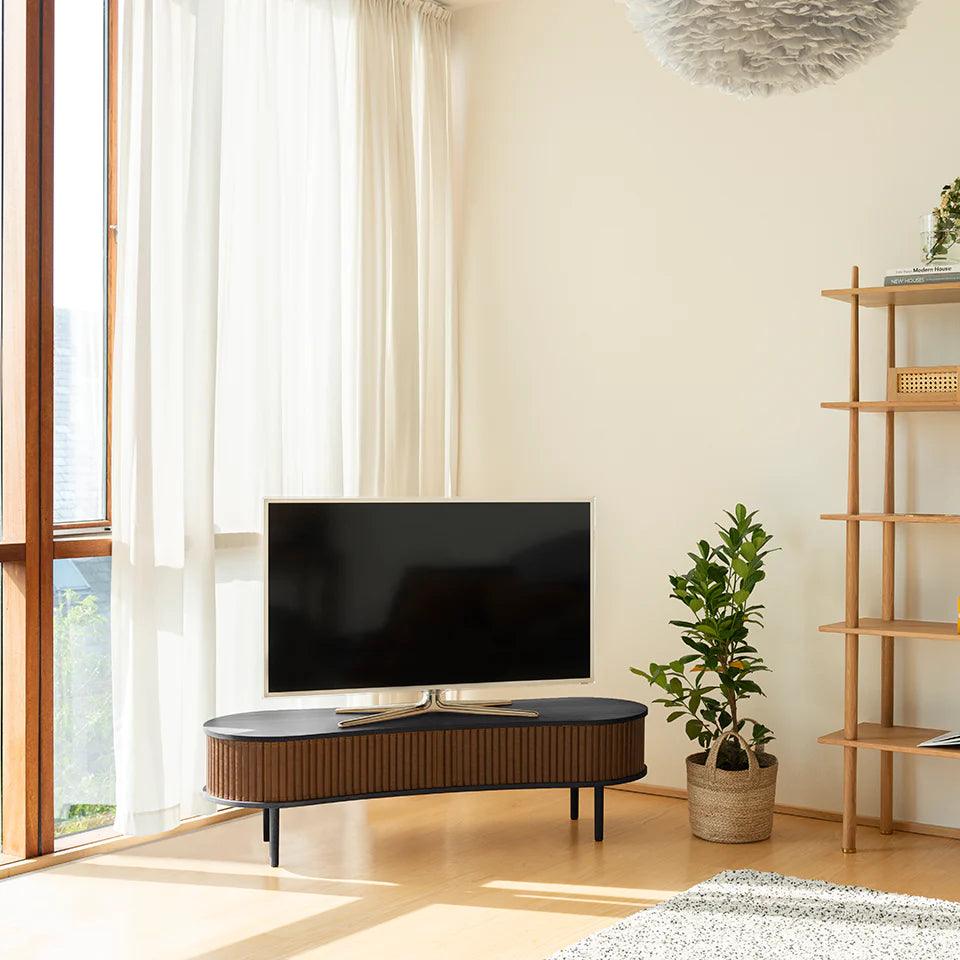 Szafka RTV AUDACIOUS węglowy z czarnym dębem UMAGE Eye on Design