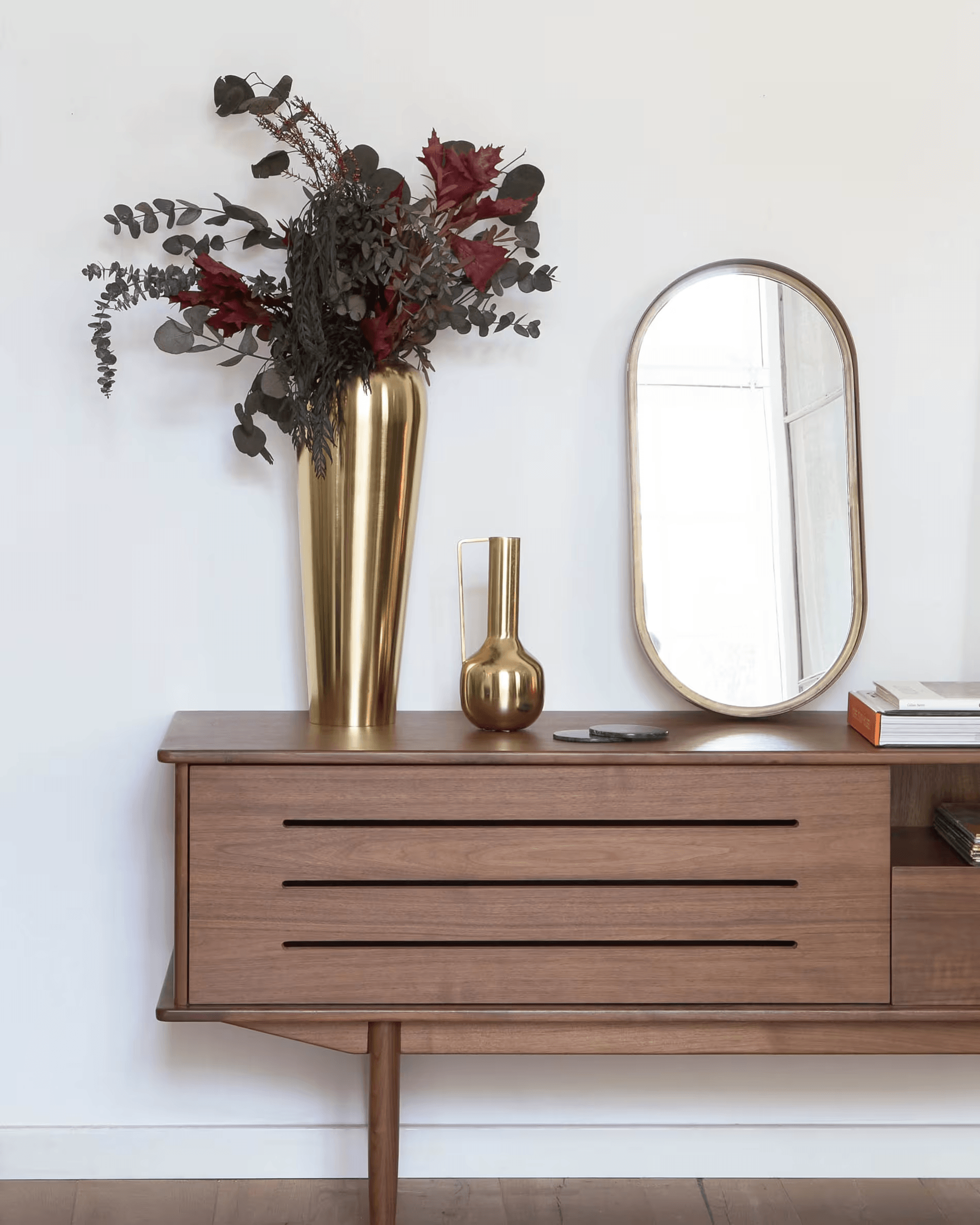 Szafka RTV CAROLIN fornir orzechowy La Forma Eye on Design