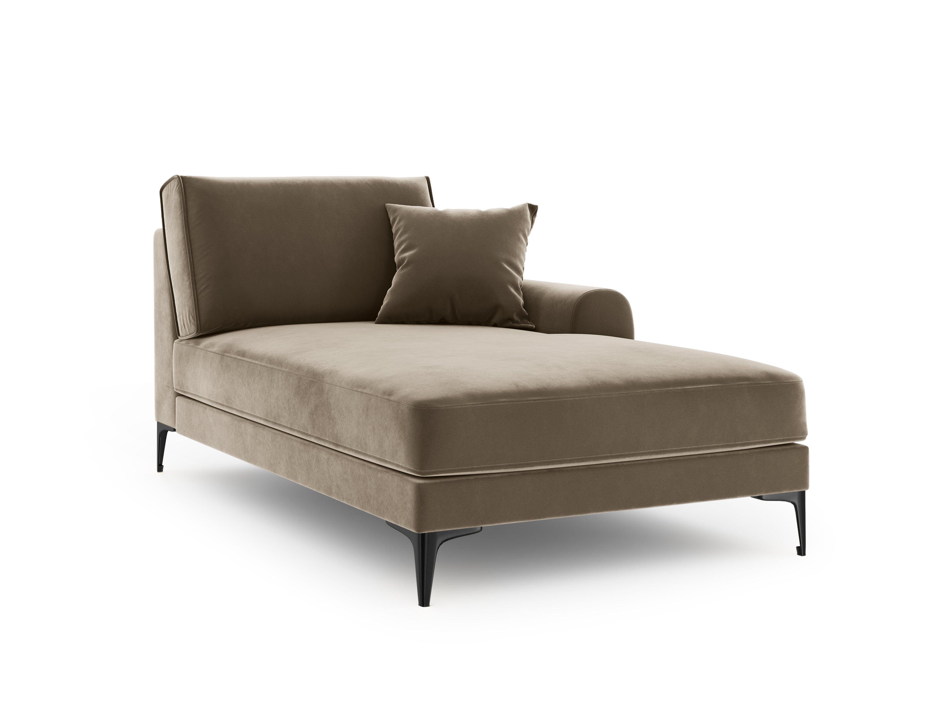 Szezlong aksamitny prawostronny MADARA cappuccino z czarną podstawą Mazzini Sofas Eye on Design