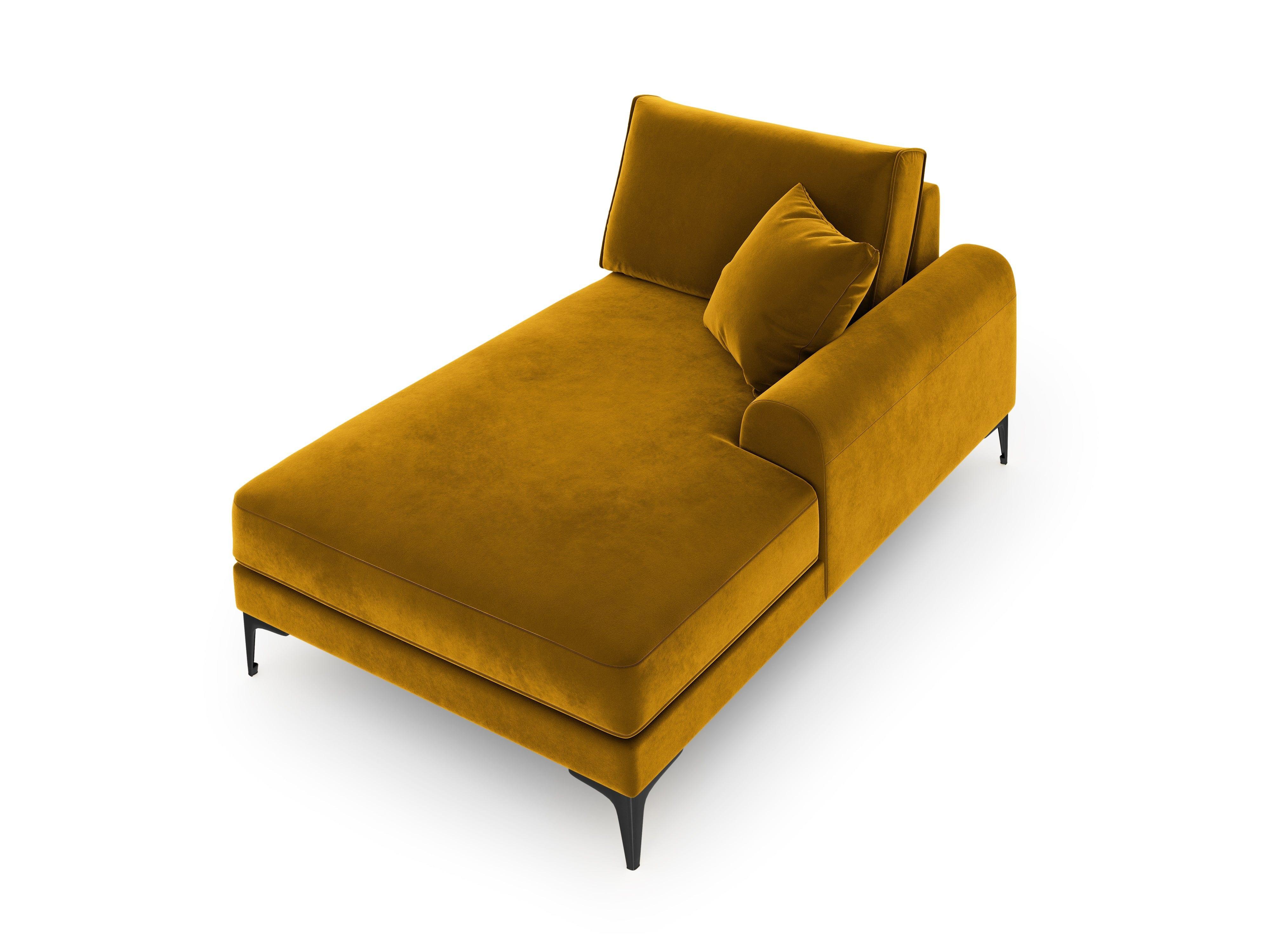 Szezlong aksamitny prawostronny MADARA musztardowy z czarną podstawą Mazzini Sofas Eye on Design