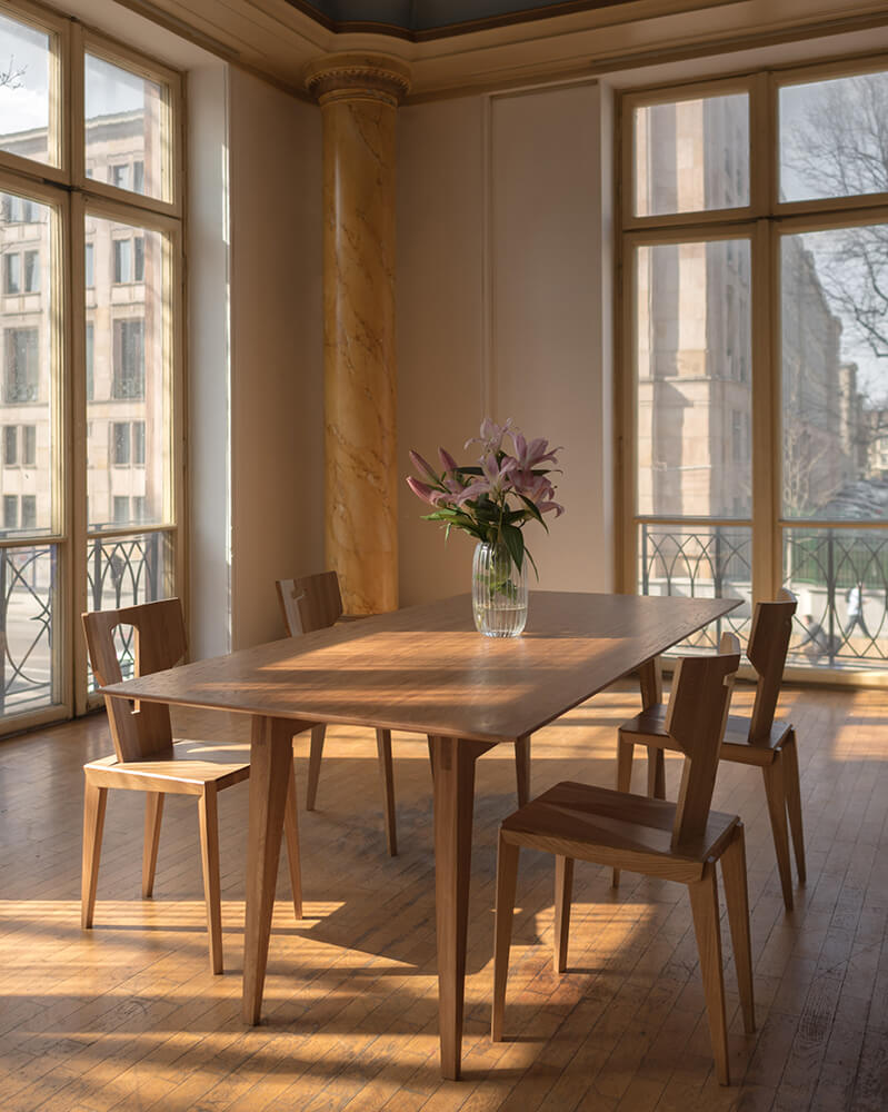 TAMAZA Oak Table