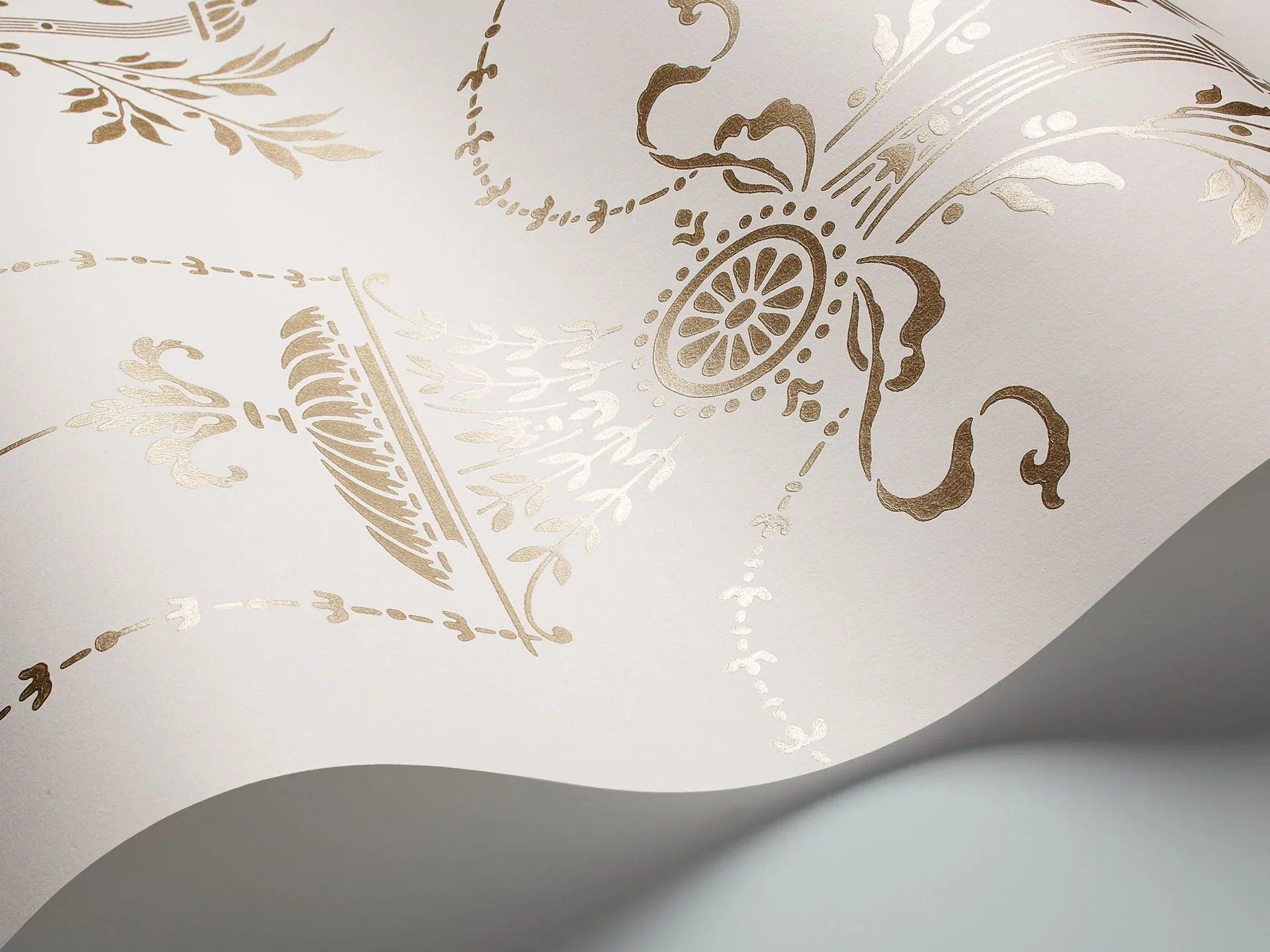 Tapeta ARCHIVE TRADITIONAL - Dorset metaliczne złoto na pergaminie Cole & Son Eye on Design