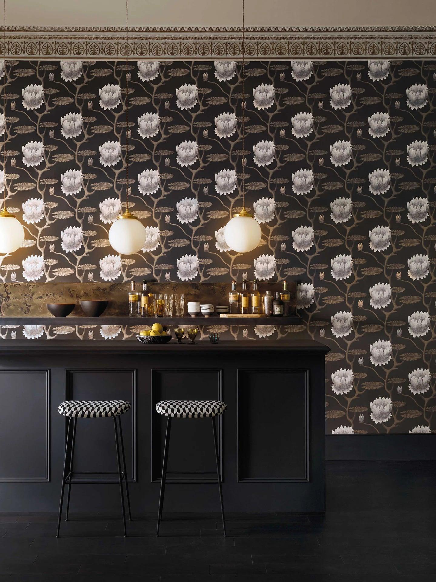 Wallpaper with a floral plant motif CONTEMPORARY COLLECTION - Summer Lily purple on white