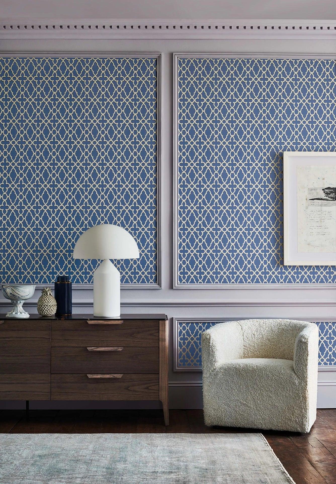 Wallpaper with geometric pattern THE PEARWOOD COLLECTION - Green trellis on navy