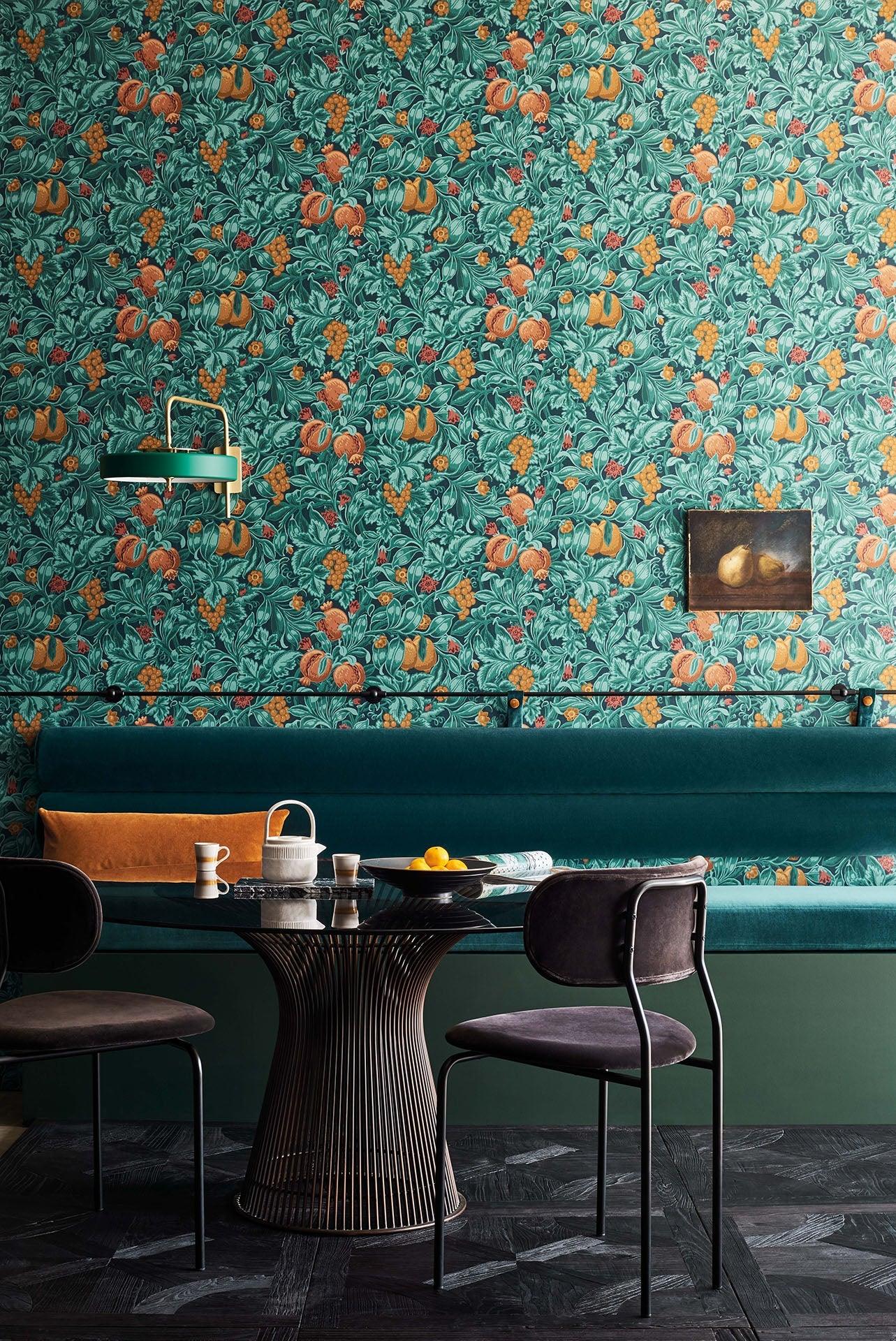 Wallpaper with a plant pattern of leaves and fruits THE PEARWOOD COLLECTION - Creamy Vines of Pomona