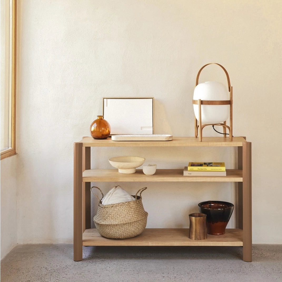 Regal BONA aus Eichenholz mit braunem Sockel