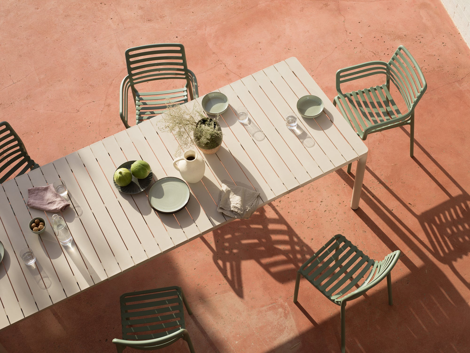 Outdoor chair with armrests DOGA agave