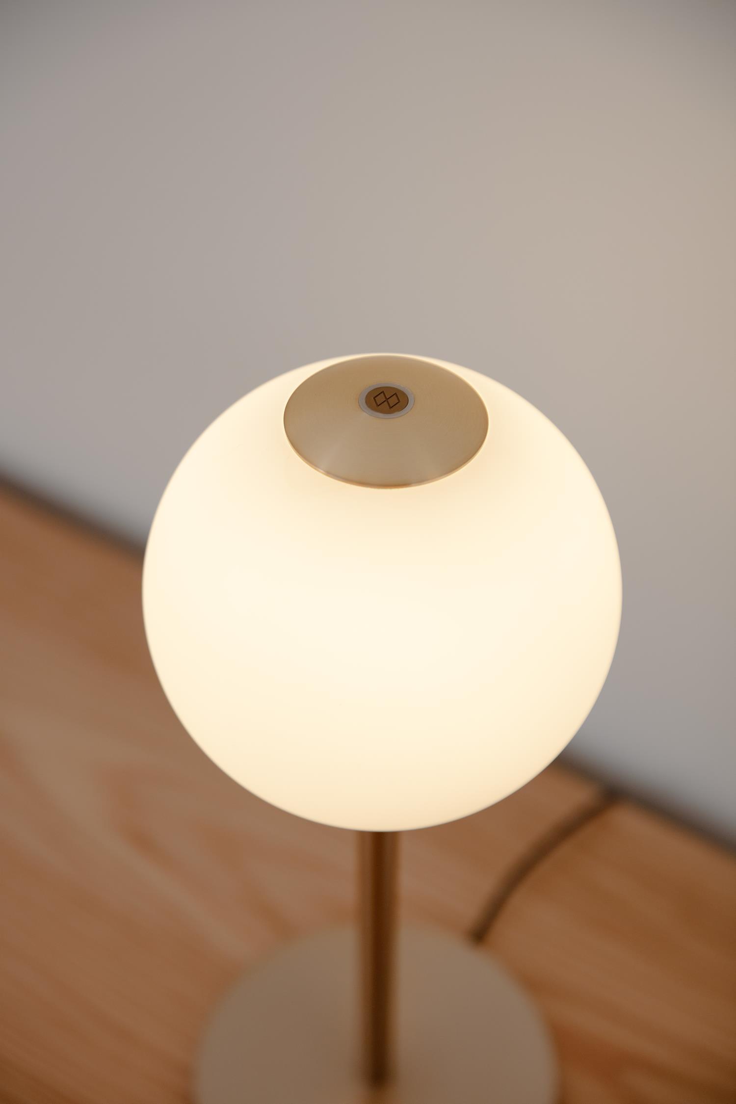 Tischlampe AUDREY weiß mit goldener Einlage