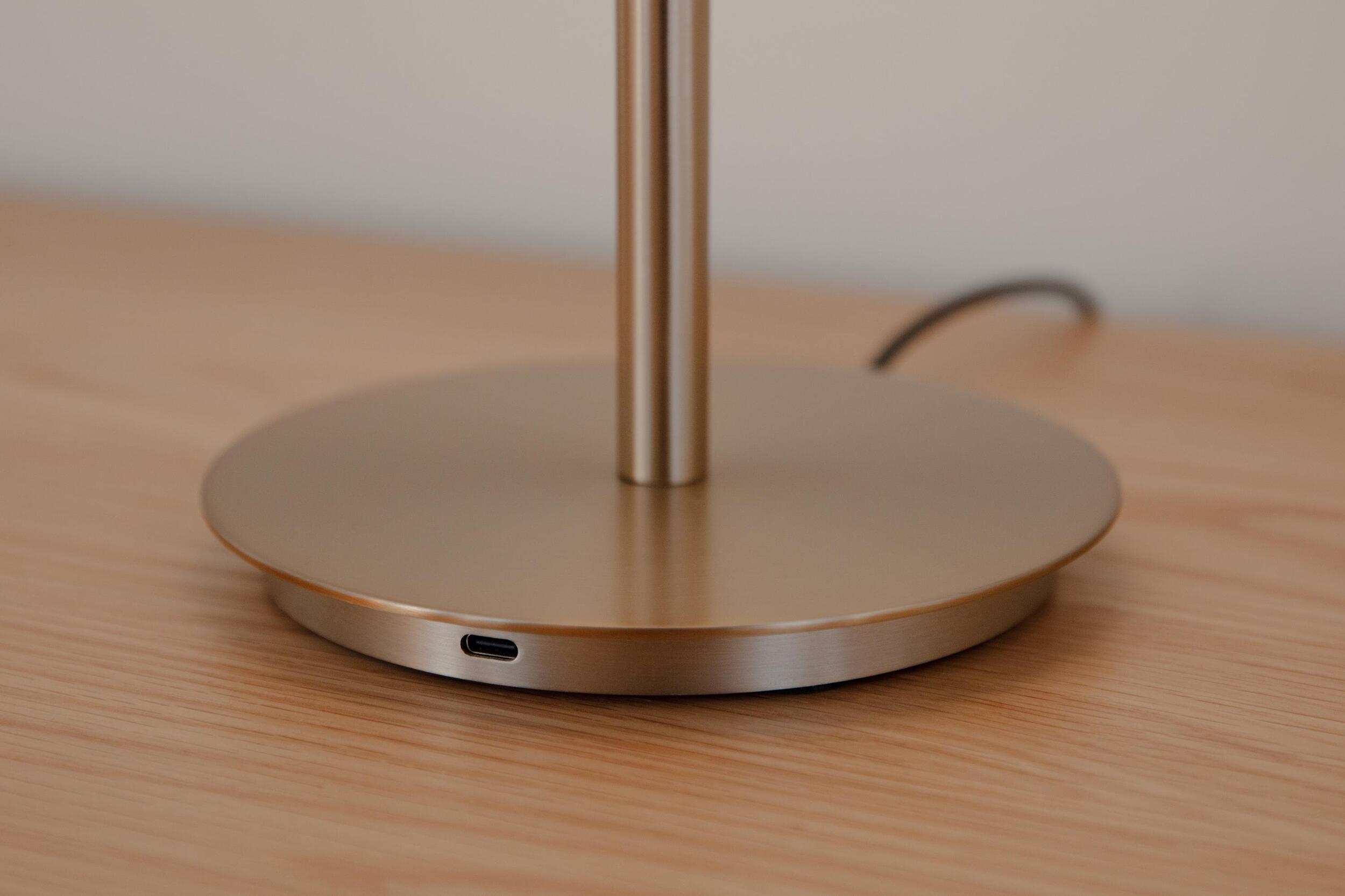 Tischlampe AUDREY weiß mit goldener Einlage