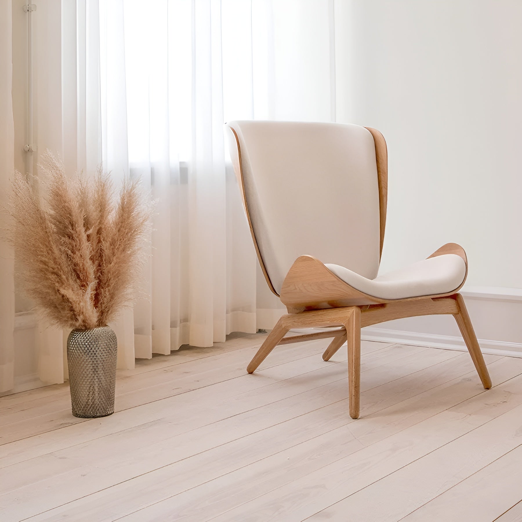 READER armchair brown leather with oak base