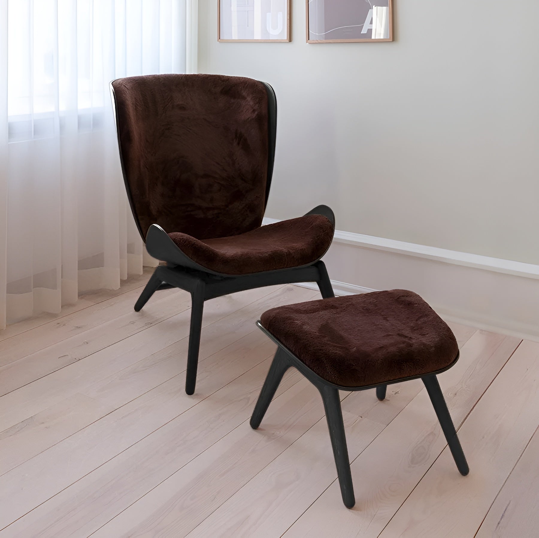 READER footstool in cognac leather with a dark oak base