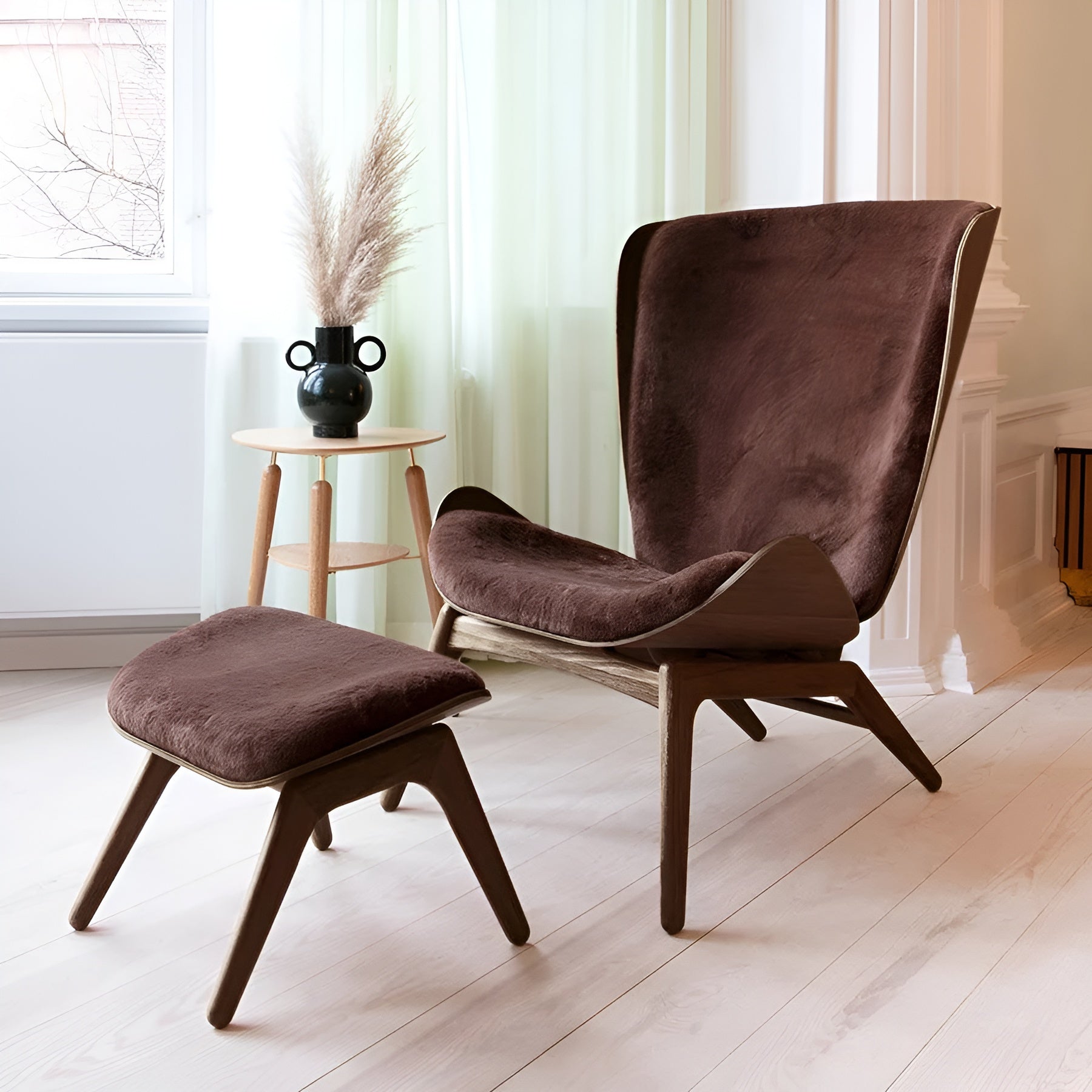 READER armchair brown leather with dark oak base