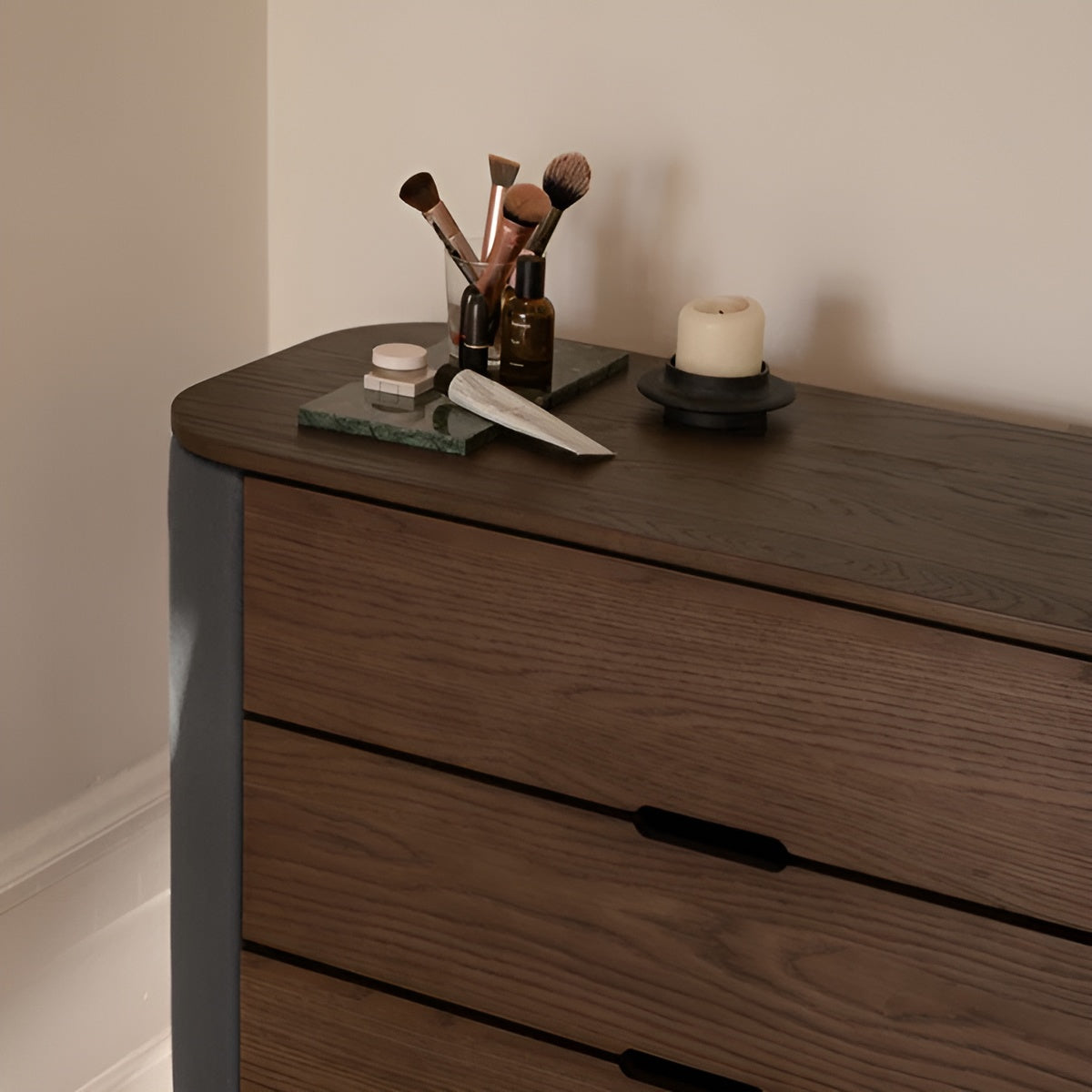 TREASURES cabinet dark gray with a dark oak base