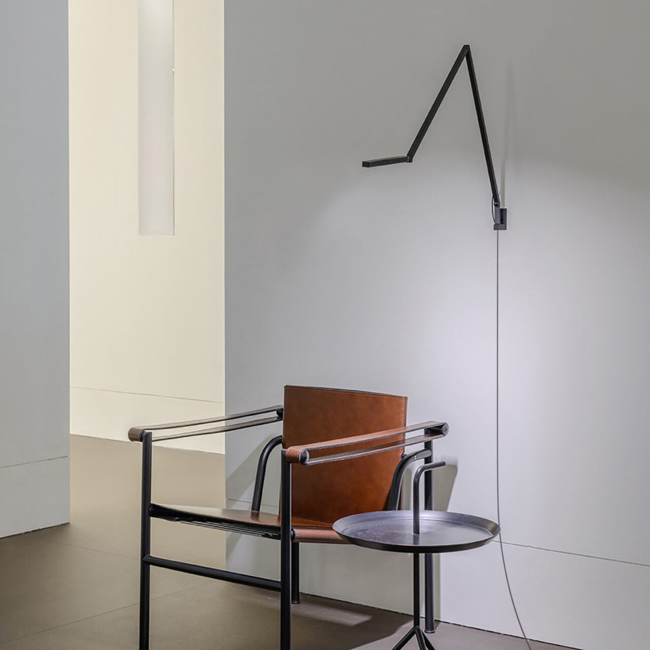 Schreibtischlampe UNTITLED LINEAR schwarz