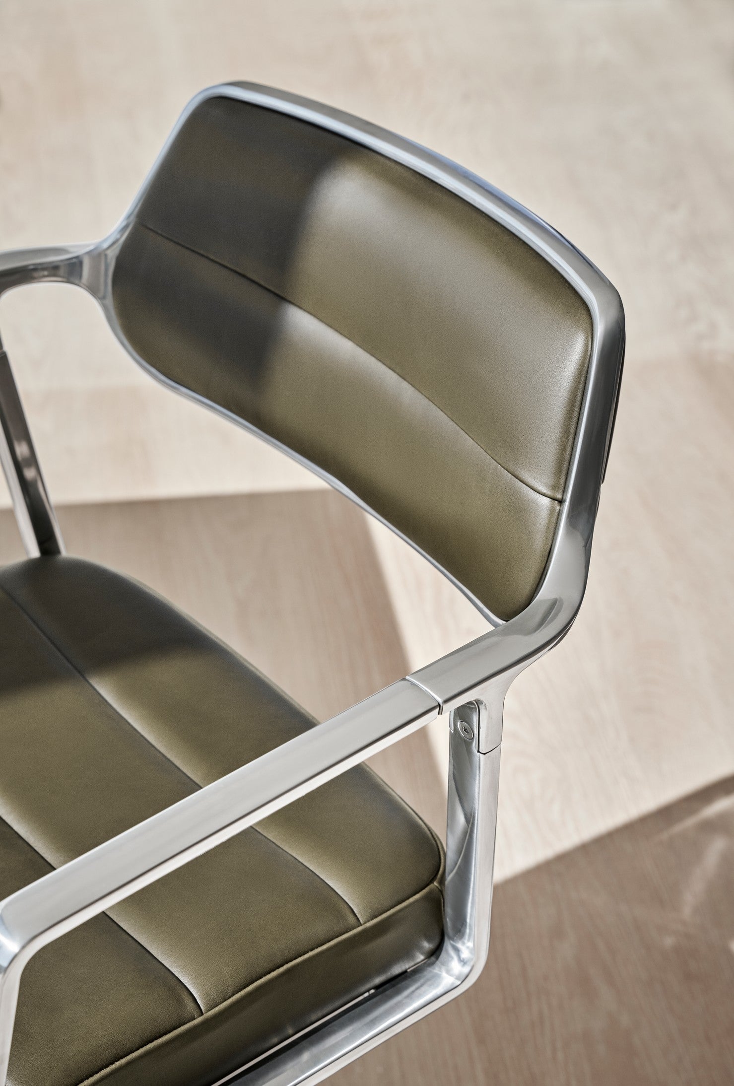 Office chair 453+ black leather with metal base