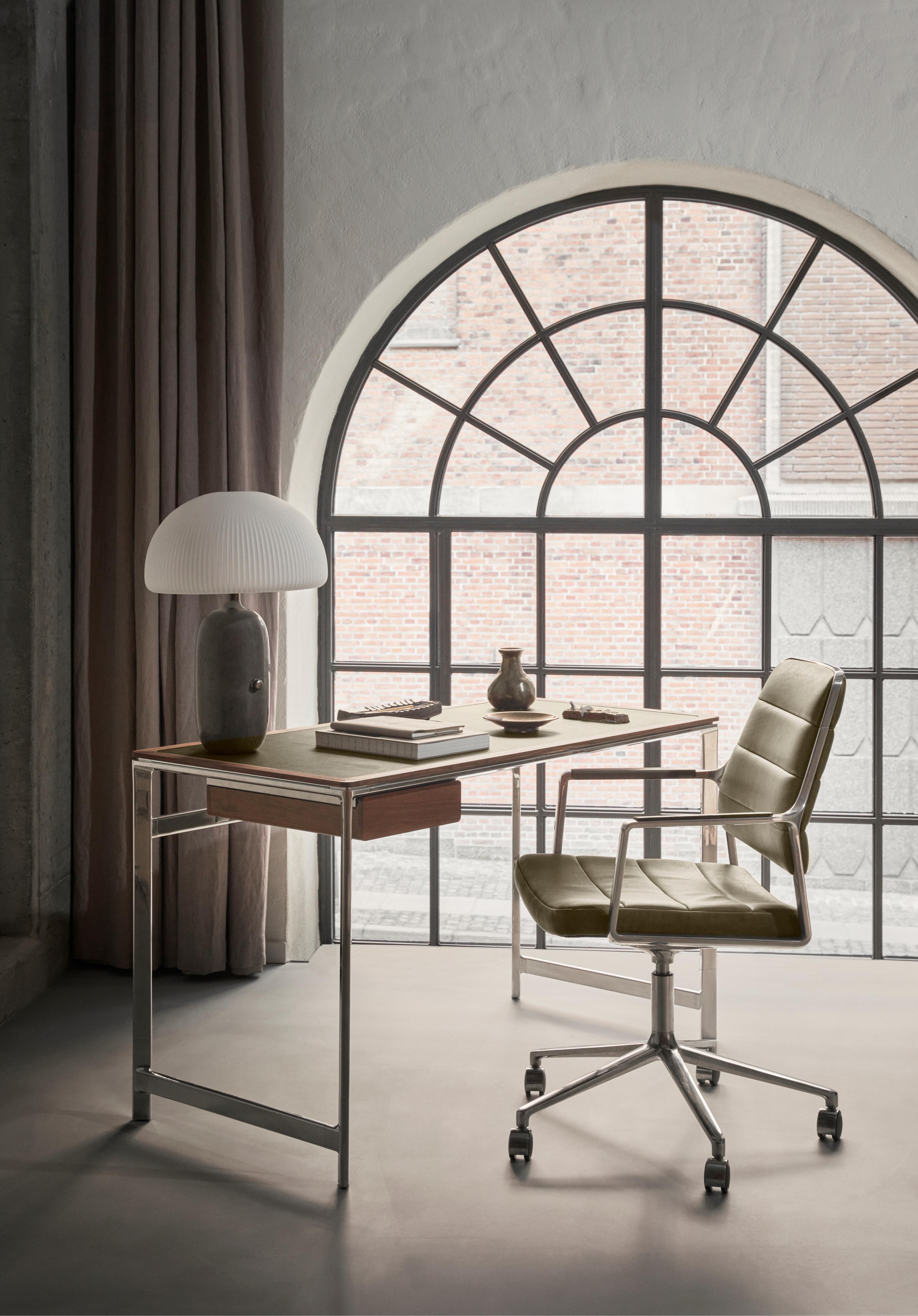 Office chair 455+ caramel leather with a metal base