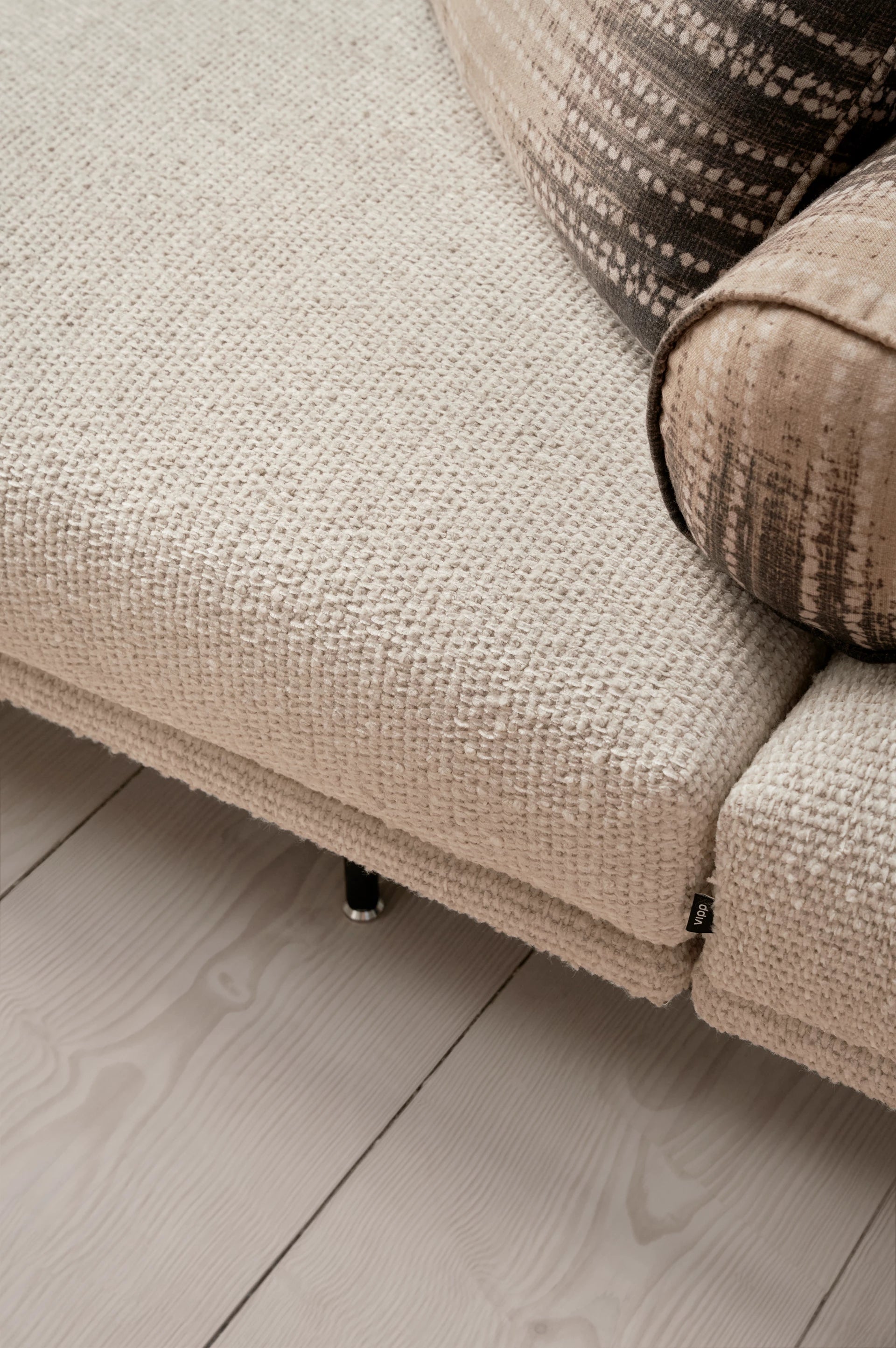 3-Seater Sofa LOFT Gray Fabric Brook with Black Base