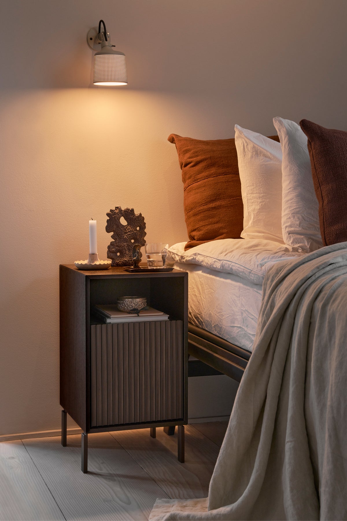Nightstand 672 dark oak veneer with aluminum