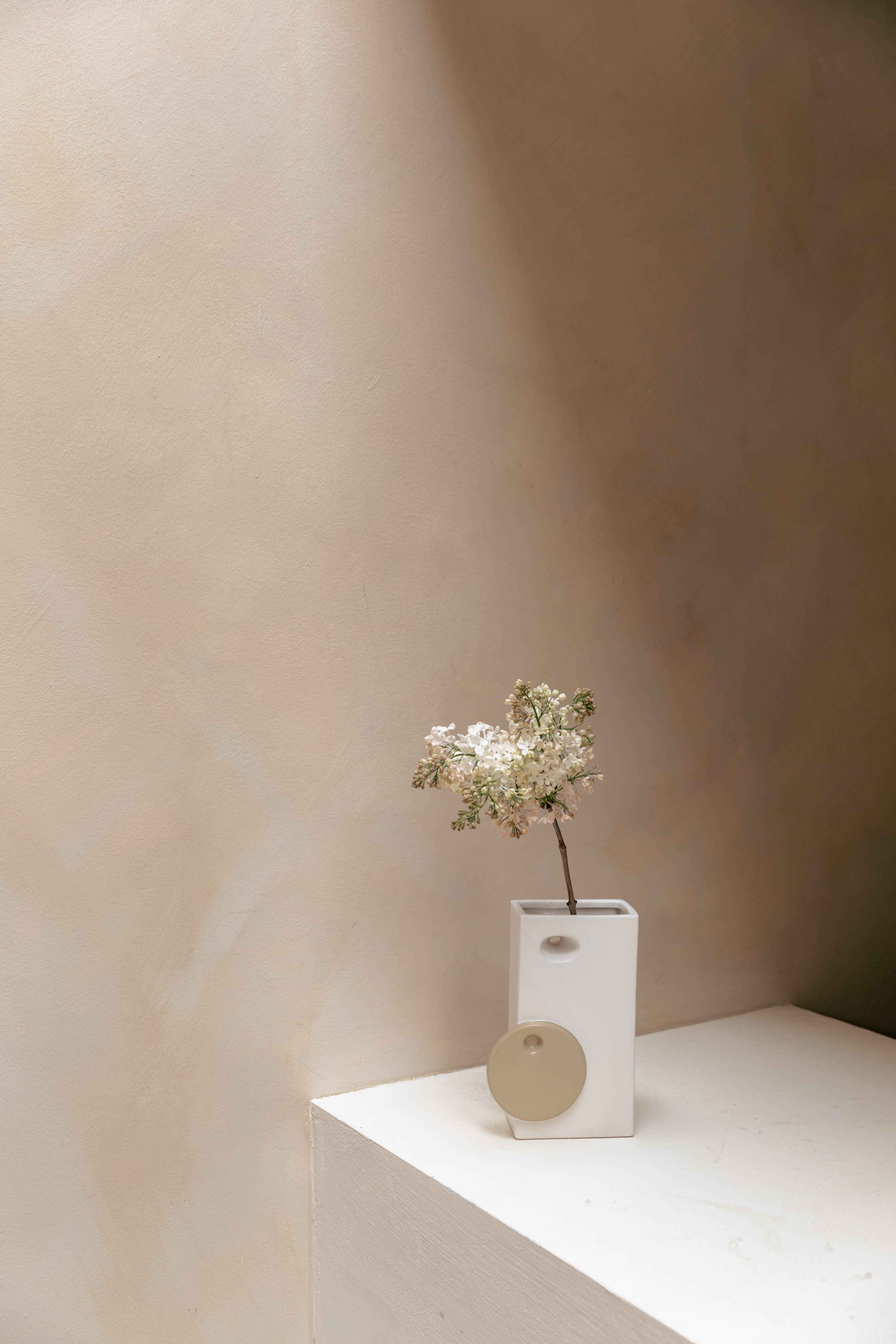 Wazon ceramiczny BLOOMER jasnobeżowy ze złotym Zuiver Eye on Design