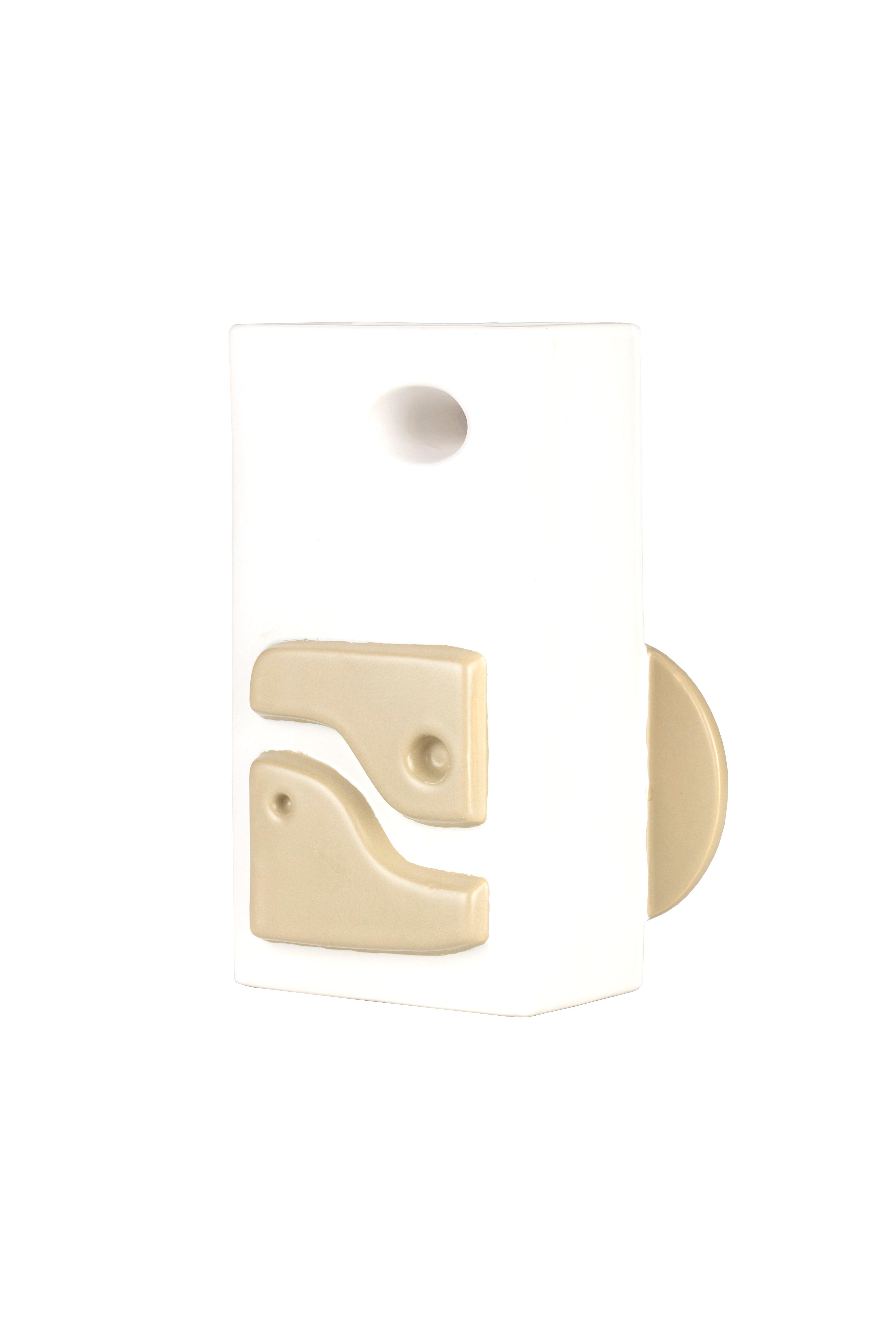 Wazon ceramiczny BLOOMER jasnobeżowy ze złotym Zuiver Eye on Design